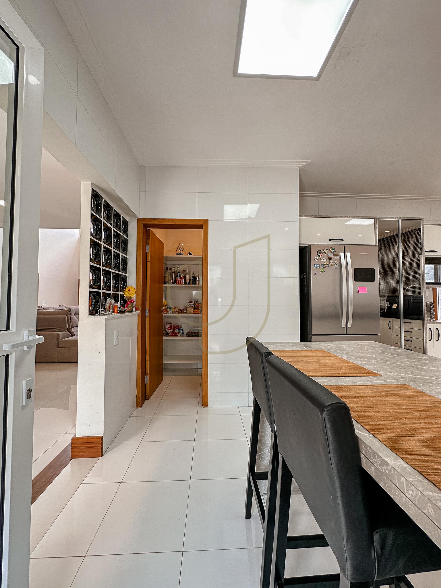 Sobrado sofisticado com 6 su&iacute;tes em Urbanova - S&atilde;o Jos&eacute; dos Campos/SP  São José dos Campos - 