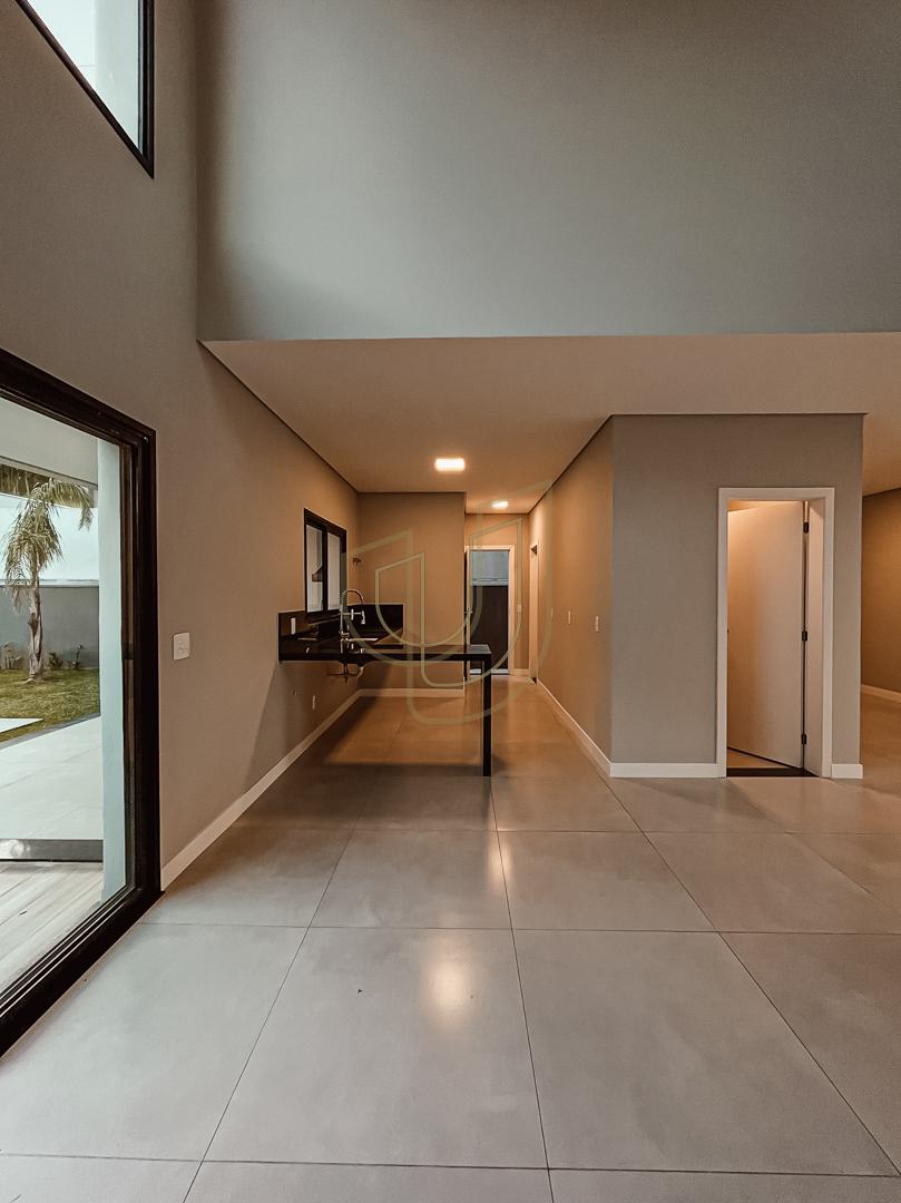 Sobrado sofisticado e moderno com 3 su&iacute;tes na Av.Cambu&iacute; - S&atilde;o Jos&eacute; dos Campos/SP Rua das Estrelicias São José dos Campos - 