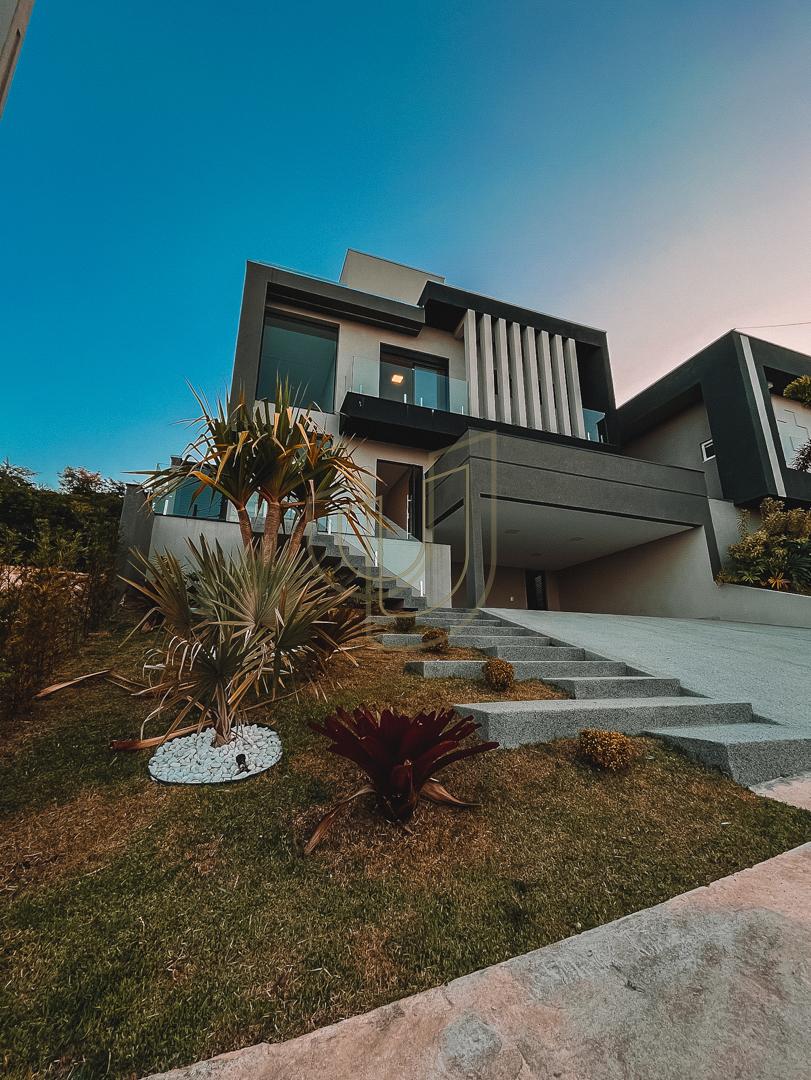 Sobrado sofisticado e moderno com 3 su&iacute;tes na Av.Cambu&iacute; - S&atilde;o Jos&eacute; dos Campos/SP Rua das Estrelicias São José dos Campos - 