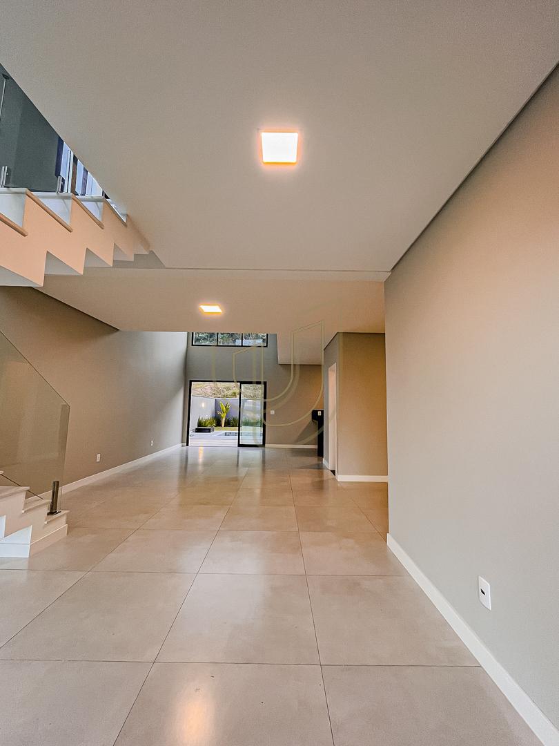 Sobrado sofisticado e moderno com 3 su&iacute;tes na Av.Cambu&iacute; - S&atilde;o Jos&eacute; dos Campos/SP Rua das Estrelicias São José dos Campos - 