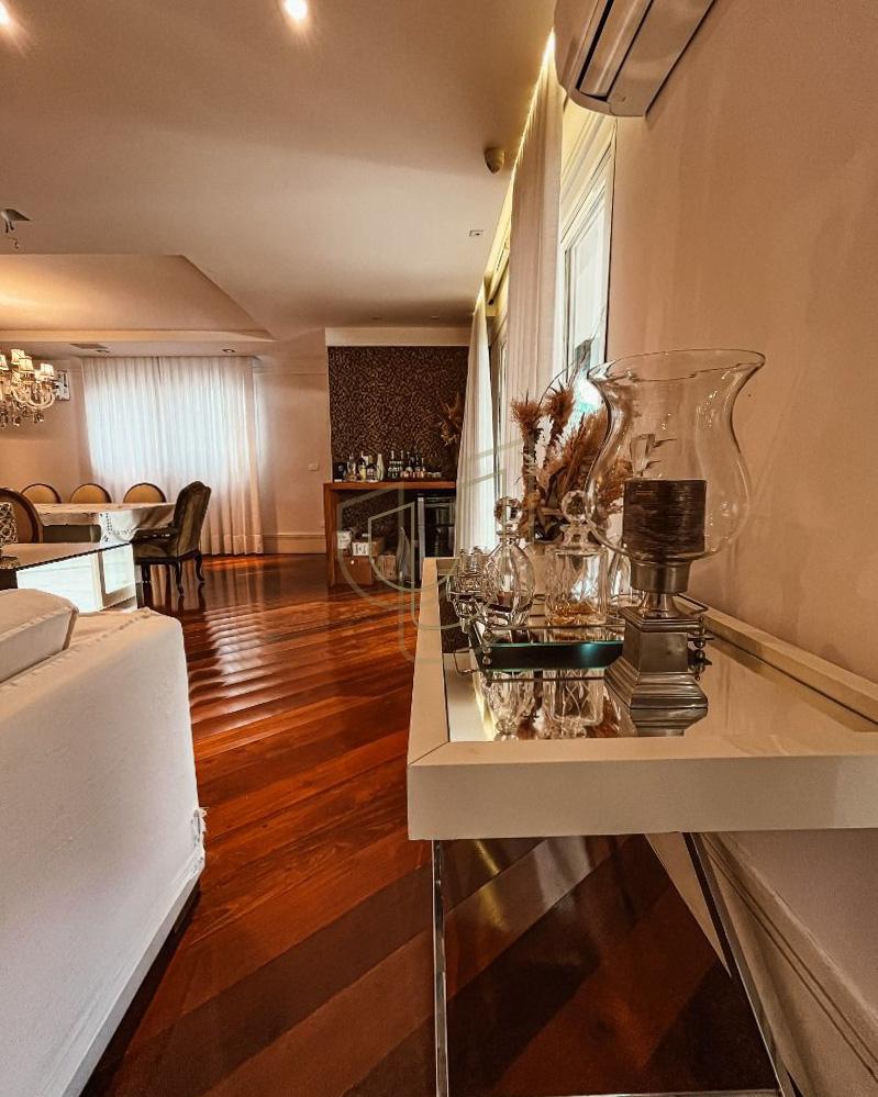 Apartamento luxuoso em localiza&ccedil;&atilde;o privilegiada com 5 Su&iacute;tes em S&atilde;o Jos&eacute; dos Campos/SP Rua Pedro de Toledo São José dos Campos - 