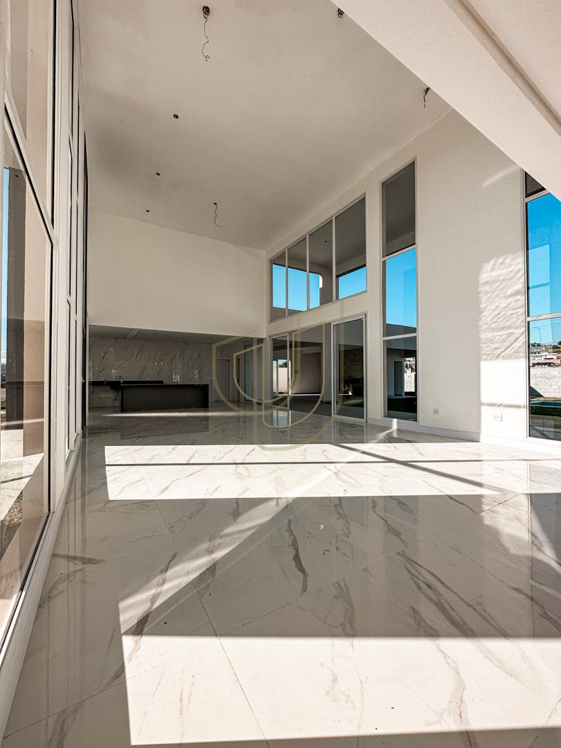 Casa da alto padr&atilde;o com projeto amplo e 4 su&iacute;tes em Urbanova - S&atilde;o Jos&eacute; dos Campos/SP  São José dos Campos - 