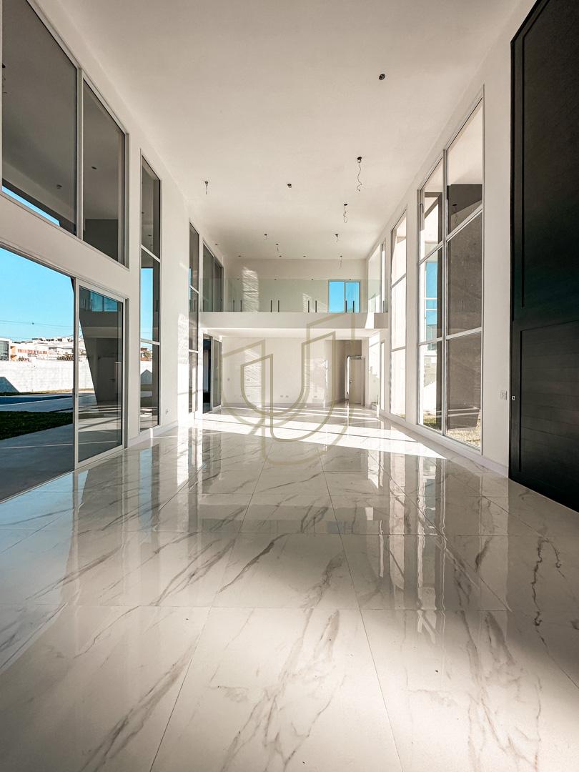 Casa da alto padr&atilde;o com projeto amplo e 4 su&iacute;tes em Urbanova - S&atilde;o Jos&eacute; dos Campos/SP  São José dos Campos - 