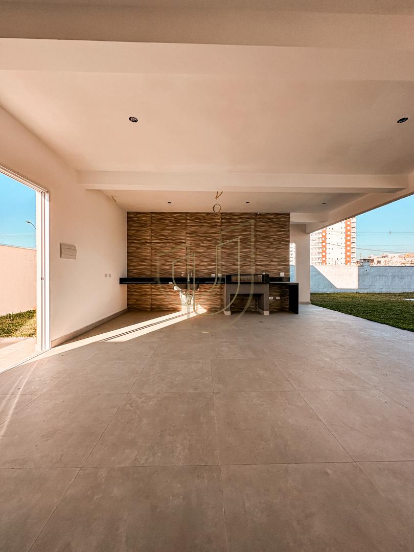 Casa da alto padr&atilde;o com projeto amplo e 4 su&iacute;tes em Urbanova - S&atilde;o Jos&eacute; dos Campos/SP  São José dos Campos - 