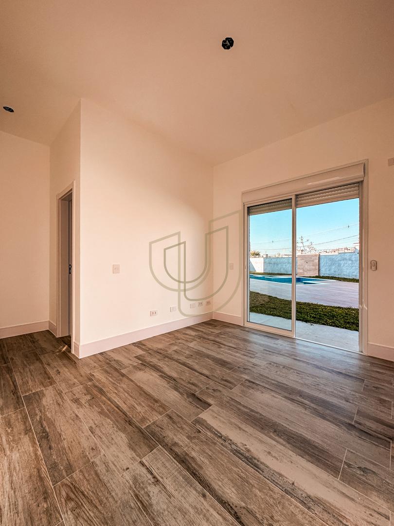 Casa da alto padr&atilde;o com projeto amplo e 4 su&iacute;tes em Urbanova - S&atilde;o Jos&eacute; dos Campos/SP  São José dos Campos - 