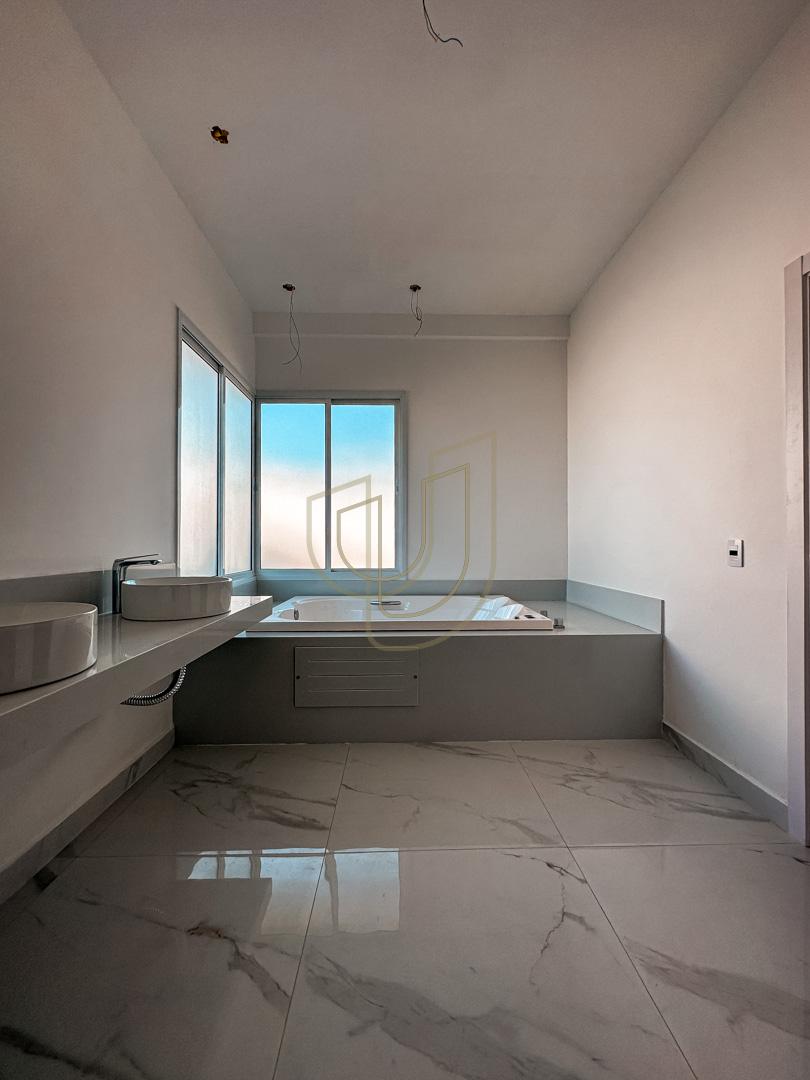 Casa da alto padr&atilde;o com projeto amplo e 4 su&iacute;tes em Urbanova - S&atilde;o Jos&eacute; dos Campos/SP  São José dos Campos - 