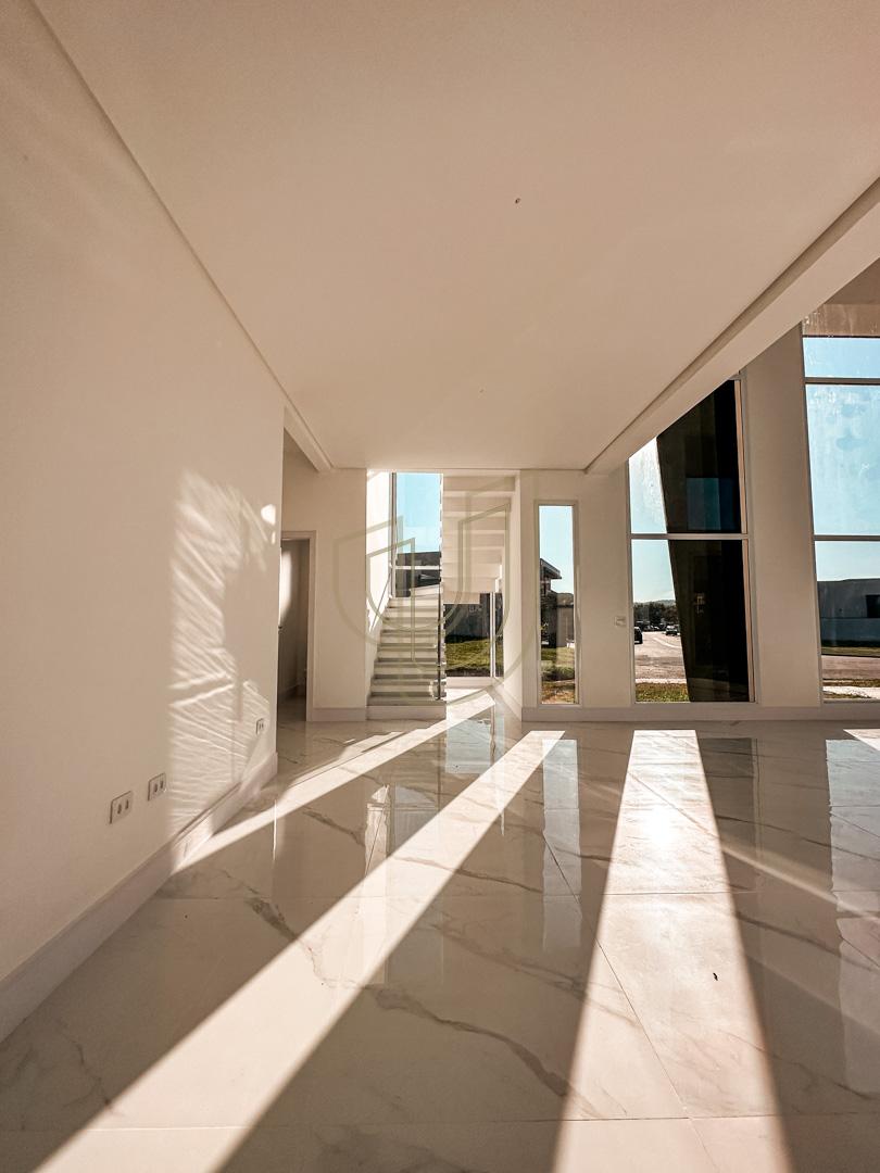 Casa da alto padr&atilde;o com projeto amplo e 4 su&iacute;tes em Urbanova - S&atilde;o Jos&eacute; dos Campos/SP  São José dos Campos - 