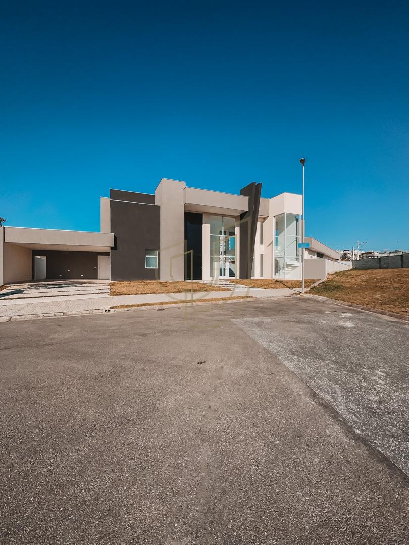 Casa da alto padr&atilde;o com projeto amplo e 4 su&iacute;tes em Urbanova - S&atilde;o Jos&eacute; dos Campos/SP  São José dos Campos - 