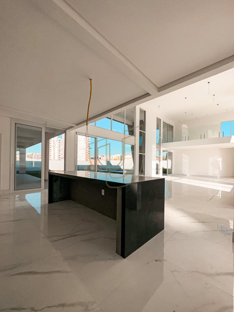 Casa da alto padr&atilde;o com projeto amplo e 4 su&iacute;tes em Urbanova - S&atilde;o Jos&eacute; dos Campos/SP  São José dos Campos - 