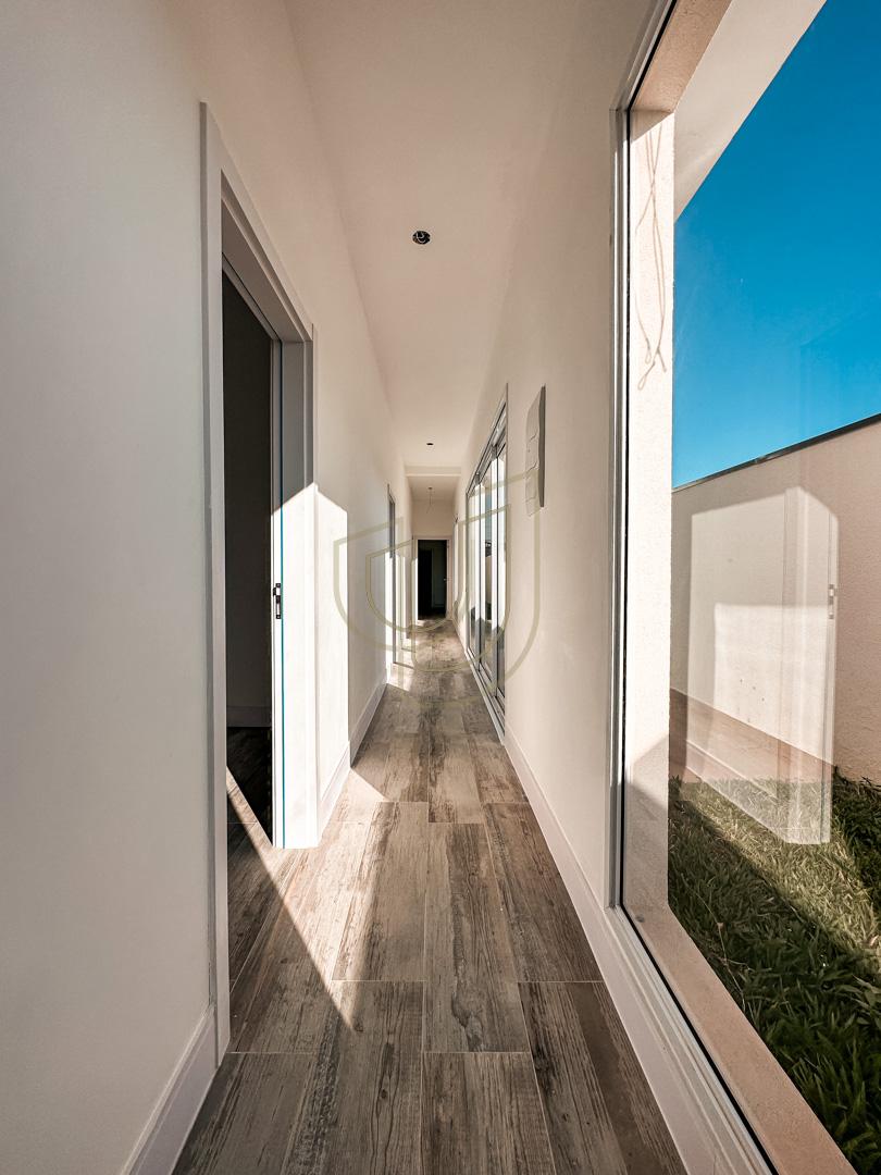 Casa da alto padr&atilde;o com projeto amplo e 4 su&iacute;tes em Urbanova - S&atilde;o Jos&eacute; dos Campos/SP  São José dos Campos - 