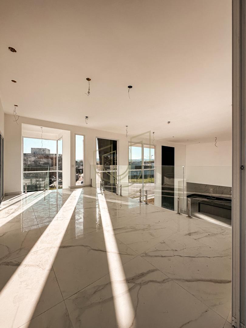 Casa da alto padr&atilde;o com projeto amplo e 4 su&iacute;tes em Urbanova - S&atilde;o Jos&eacute; dos Campos/SP  São José dos Campos - 