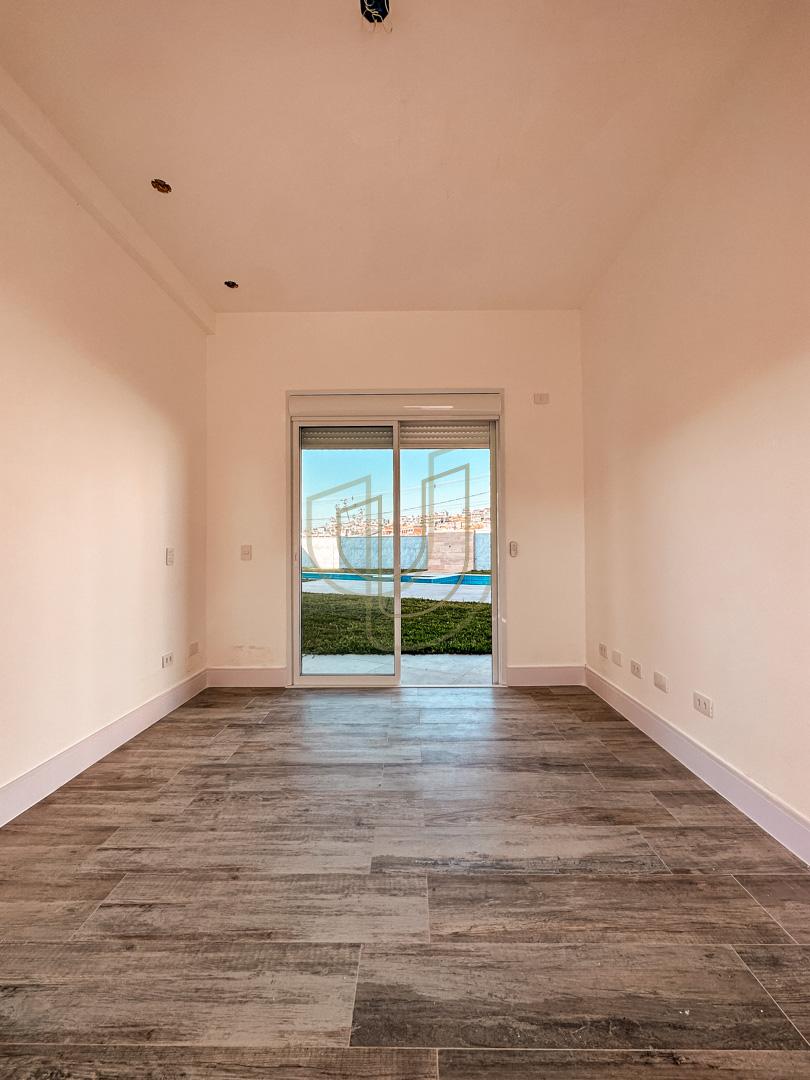 Casa da alto padr&atilde;o com projeto amplo e 4 su&iacute;tes em Urbanova - S&atilde;o Jos&eacute; dos Campos/SP  São José dos Campos - 