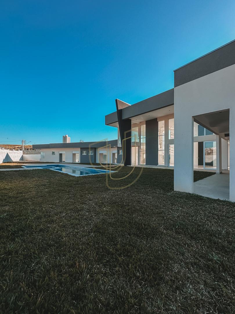 Casa da alto padr&atilde;o com projeto amplo e 4 su&iacute;tes em Urbanova - S&atilde;o Jos&eacute; dos Campos/SP  São José dos Campos - 