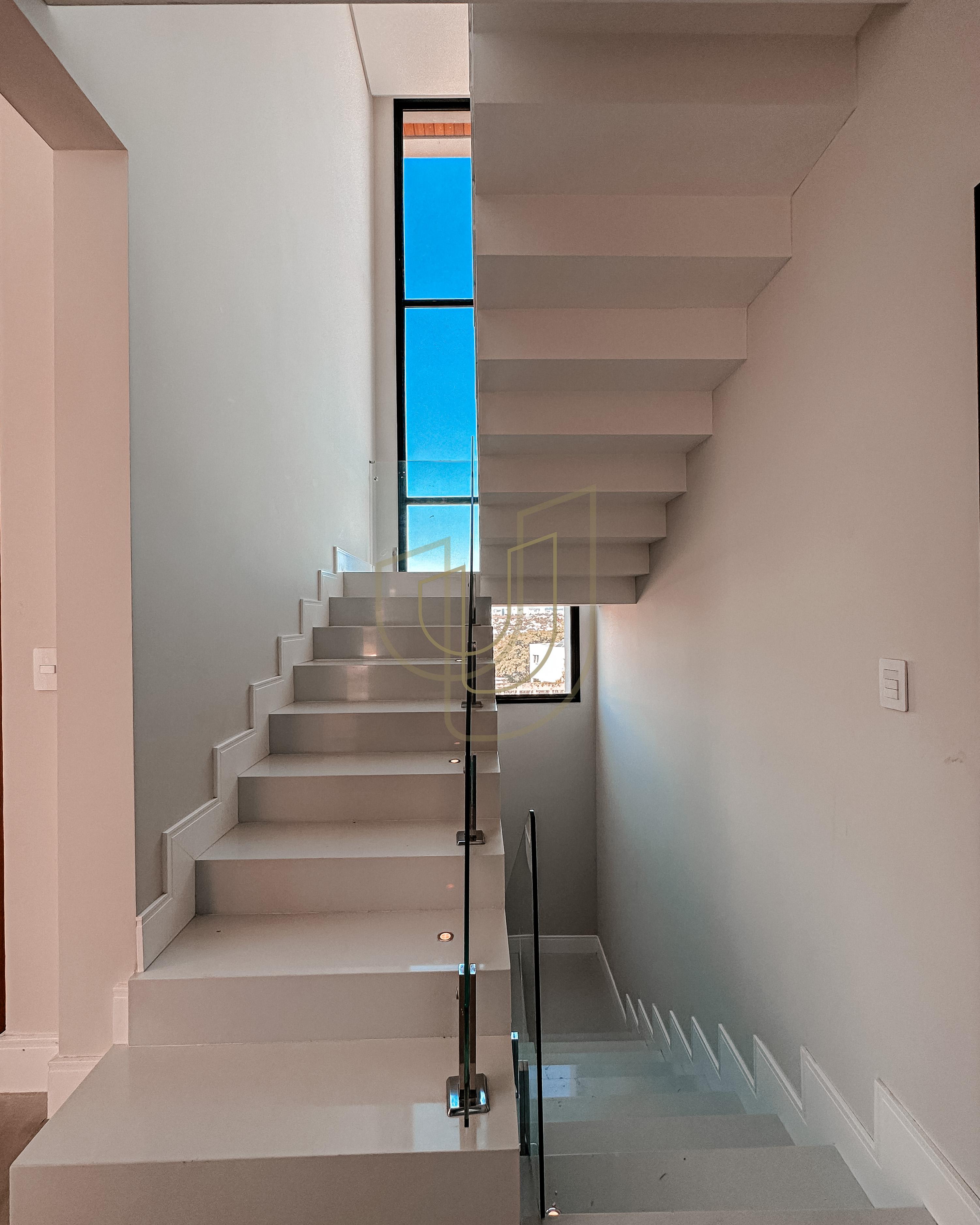 Sobrado sofisticado com vista &uacute;nica e com 4 su&iacute;tes em Urbanova - S&atilde;o Jos&eacute; dos Campos/SP  São José dos Campos - 