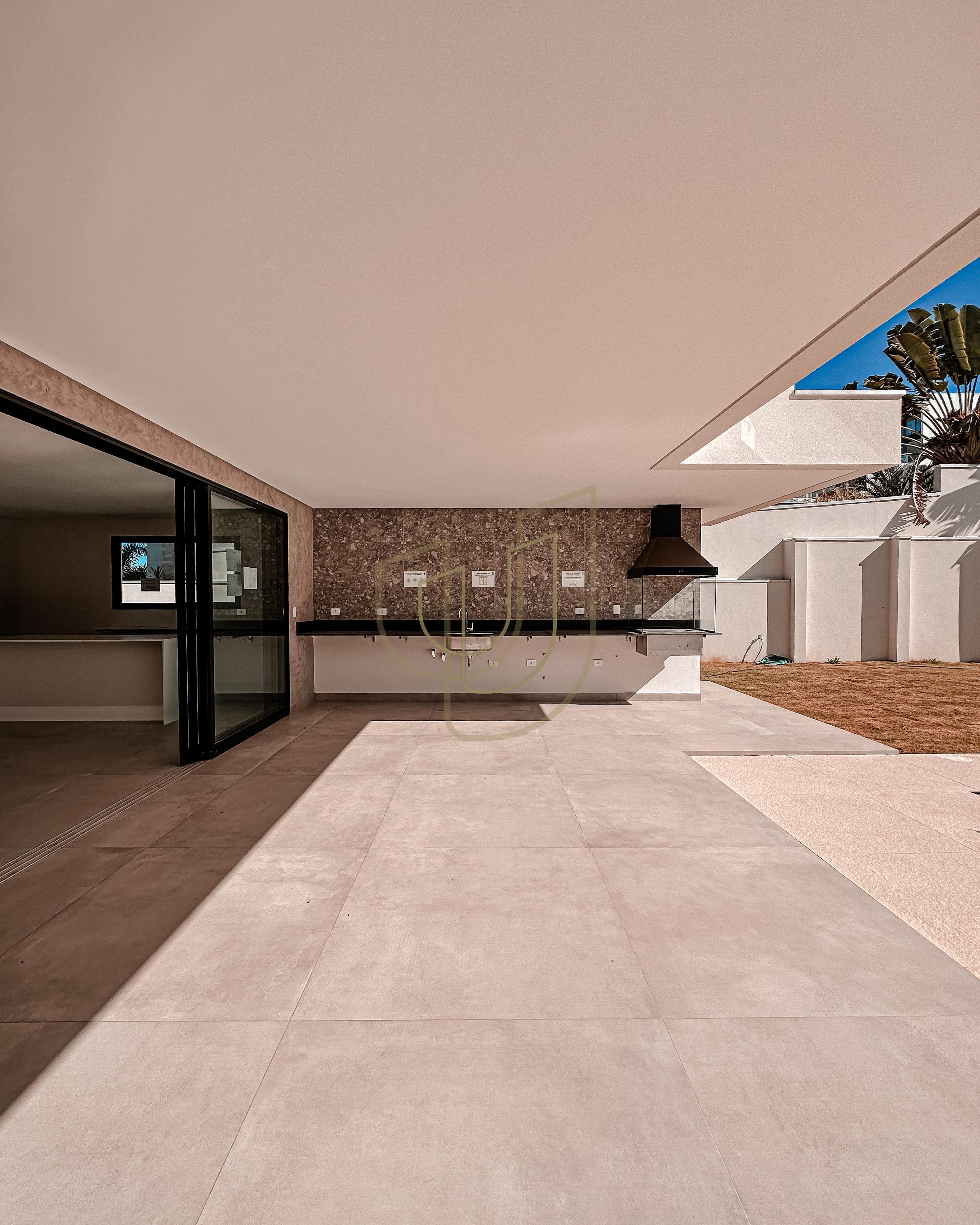 Sobrado sofisticado com vista &uacute;nica e com 4 su&iacute;tes em Urbanova - S&atilde;o Jos&eacute; dos Campos/SP  São José dos Campos - 