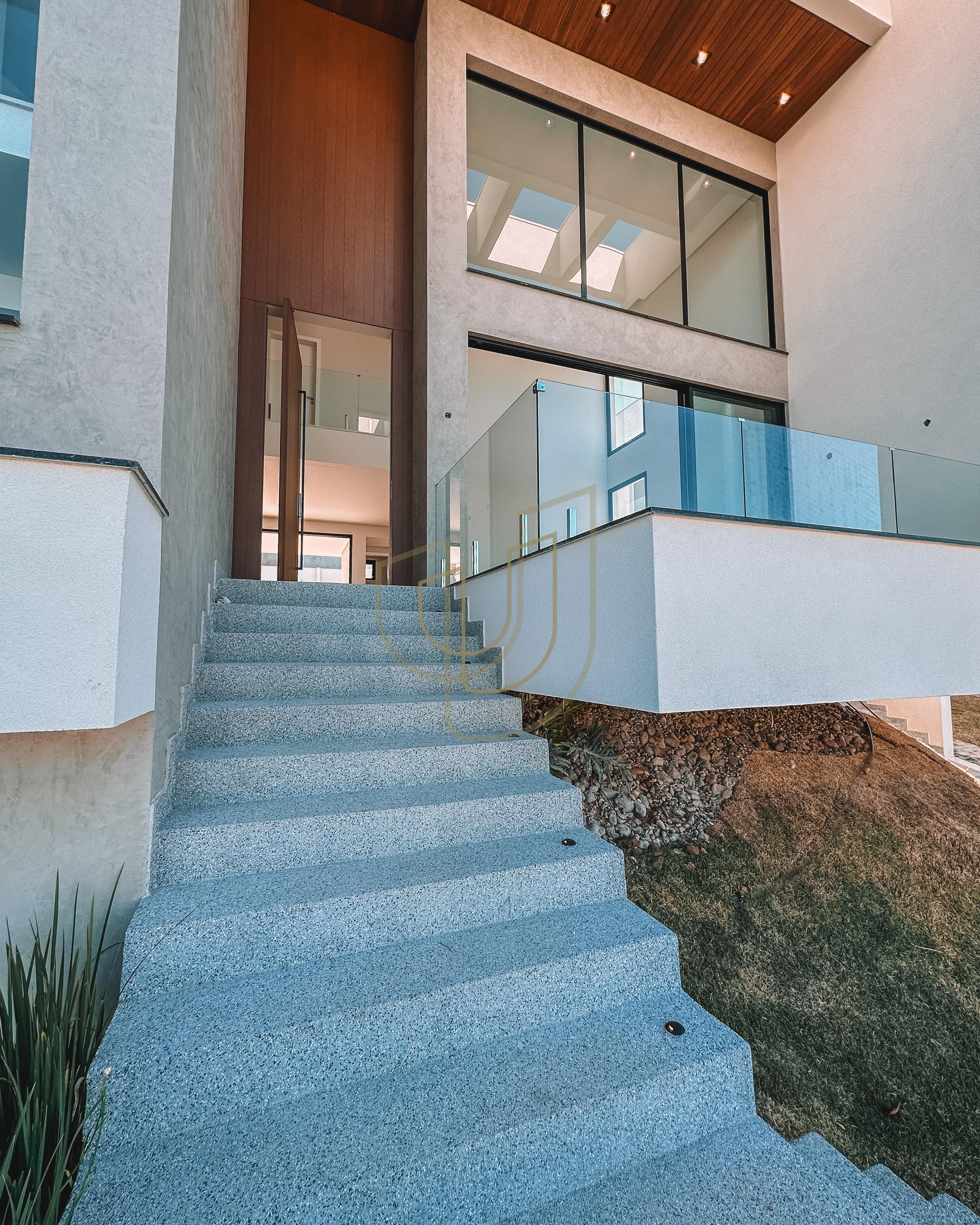 Sobrado sofisticado com vista &uacute;nica e com 4 su&iacute;tes em Urbanova - S&atilde;o Jos&eacute; dos Campos/SP  São José dos Campos - 