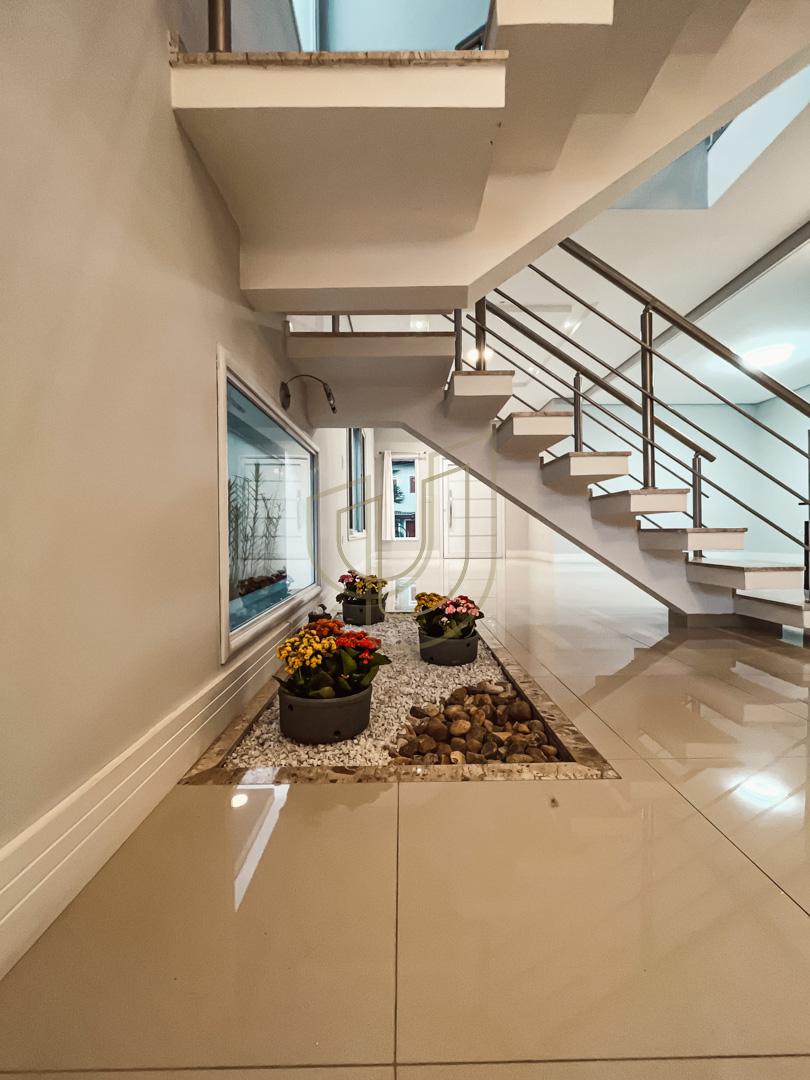 Sobrado sofisticado com vista &uacute;nica e com 4 su&iacute;tes em Urbanova - S&atilde;o Jos&eacute; dos Campos/SP  São José dos Campos - 