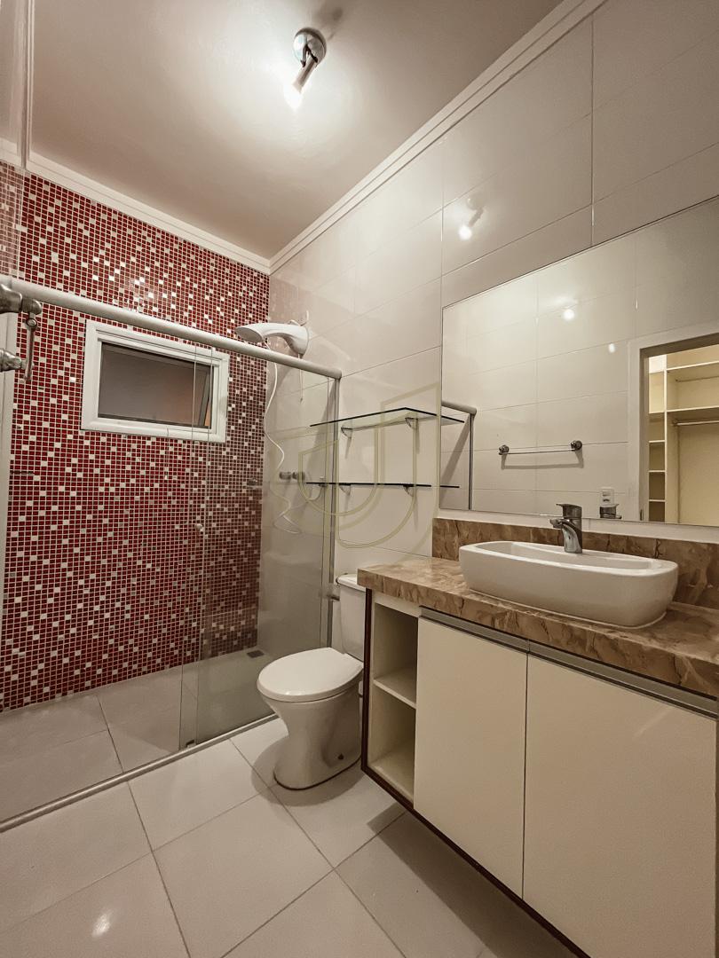 Sobrado sofisticado com vista &uacute;nica e com 4 su&iacute;tes em Urbanova - S&atilde;o Jos&eacute; dos Campos/SP  São José dos Campos - 