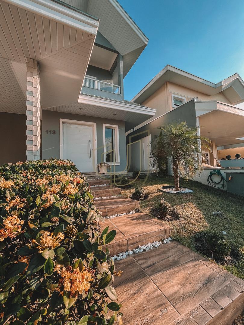 Sobrado sofisticado com vista &uacute;nica e com 4 su&iacute;tes em Urbanova - S&atilde;o Jos&eacute; dos Campos/SP  São José dos Campos - 