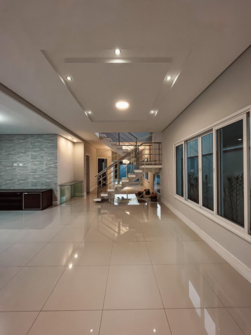 Sobrado sofisticado com vista &uacute;nica e com 4 su&iacute;tes em Urbanova - S&atilde;o Jos&eacute; dos Campos/SP  São José dos Campos - 