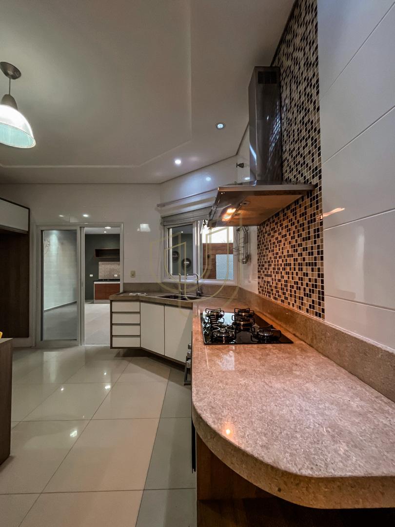 Sobrado sofisticado com vista &uacute;nica e com 4 su&iacute;tes em Urbanova - S&atilde;o Jos&eacute; dos Campos/SP  São José dos Campos - 