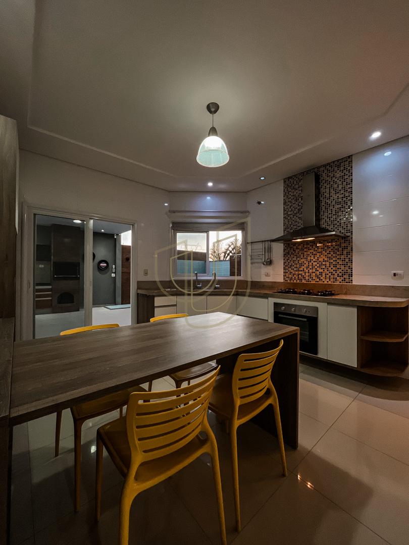 Sobrado sofisticado com vista &uacute;nica e com 4 su&iacute;tes em Urbanova - S&atilde;o Jos&eacute; dos Campos/SP  São José dos Campos - 