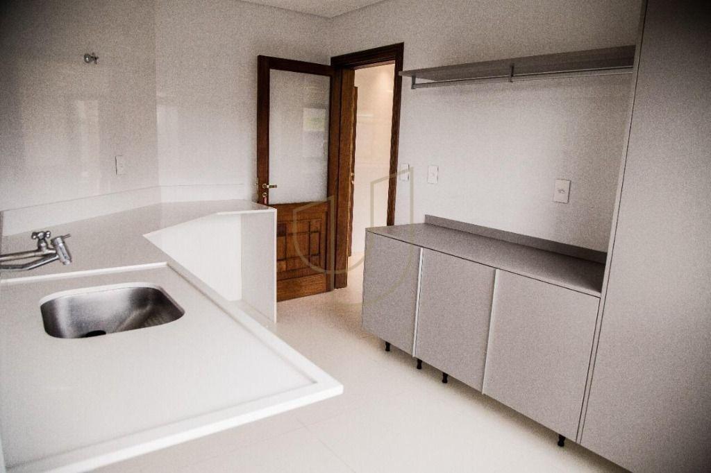 Mans&atilde;o luxuosa com projeto atemporal com 6 su&iacute;tes no Jd. Colinas - S&atilde;o Jos&eacute; dos Campos/SP  São José dos Campos - 