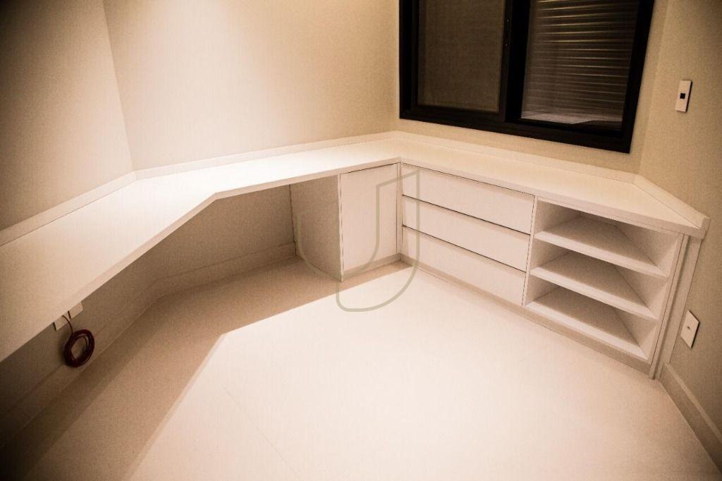 Mans&atilde;o luxuosa com projeto atemporal com 6 su&iacute;tes no Jd. Colinas - S&atilde;o Jos&eacute; dos Campos/SP  São José dos Campos - 