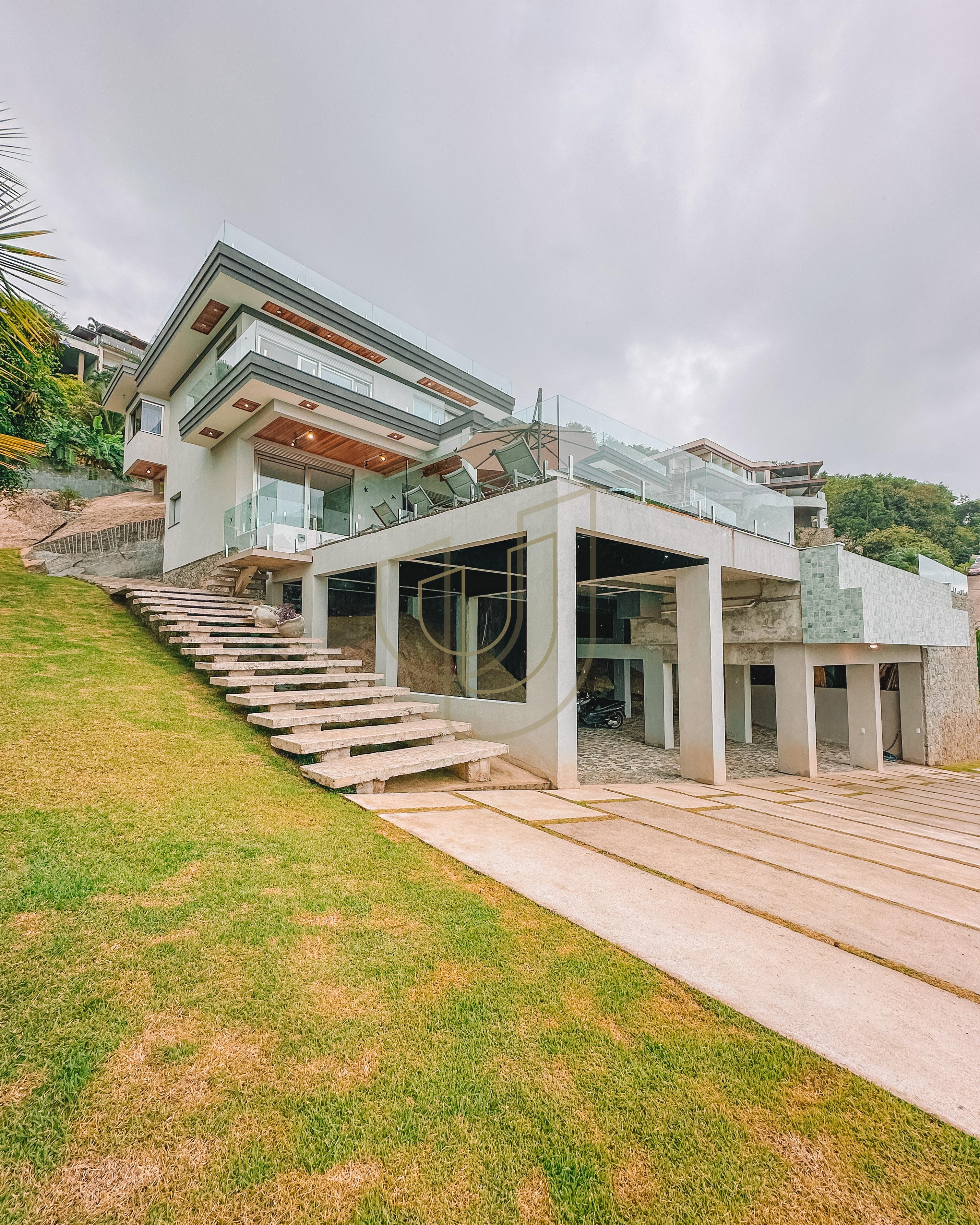 Mans&atilde;o de luxo com arquitetura em meio as rochas com 7 su&iacute;tes em Centro - Ilhabela/SP  Ilhabela - 