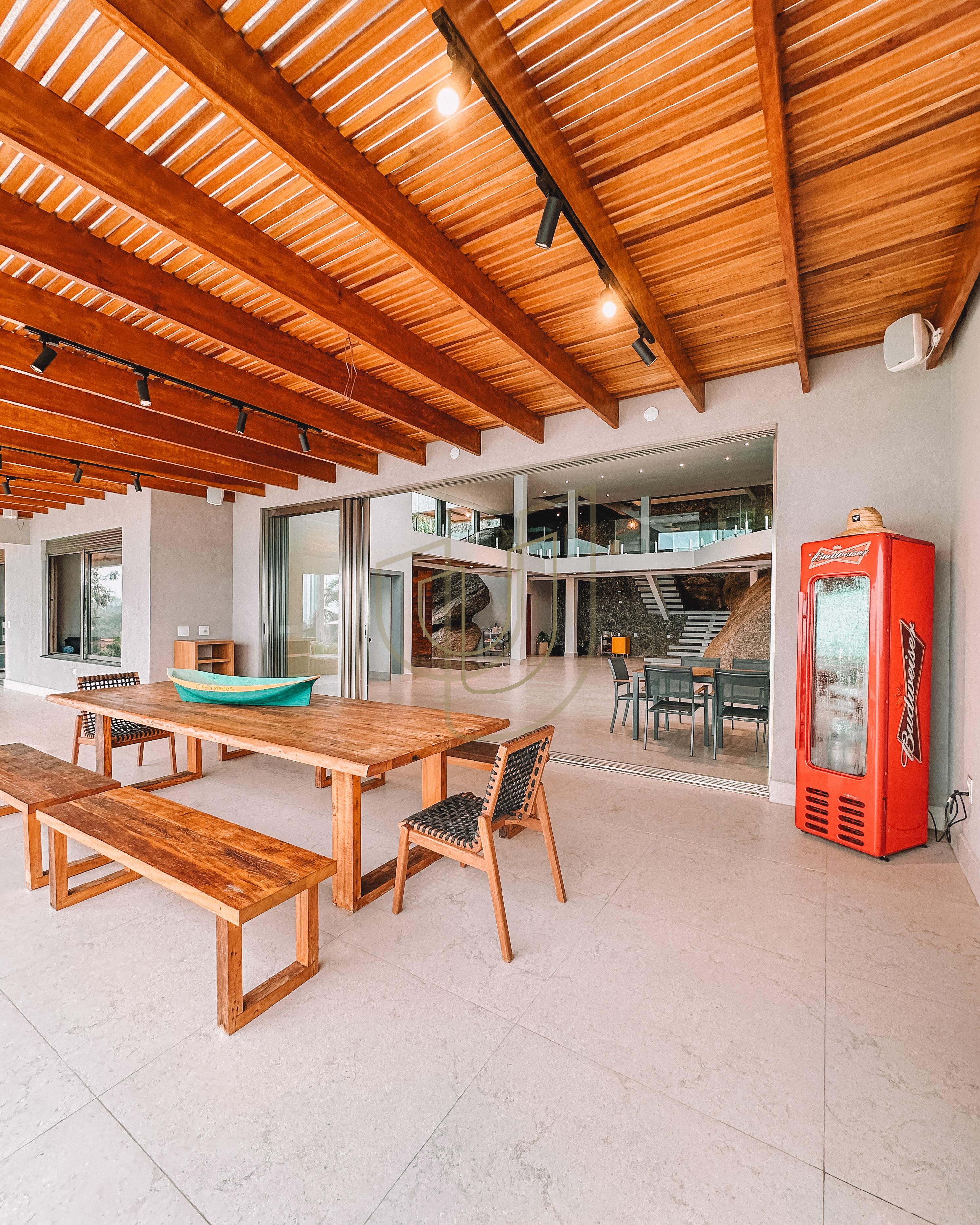 Mans&atilde;o de luxo com arquitetura em meio as rochas com 7 su&iacute;tes em Centro - Ilhabela/SP  Ilhabela - 