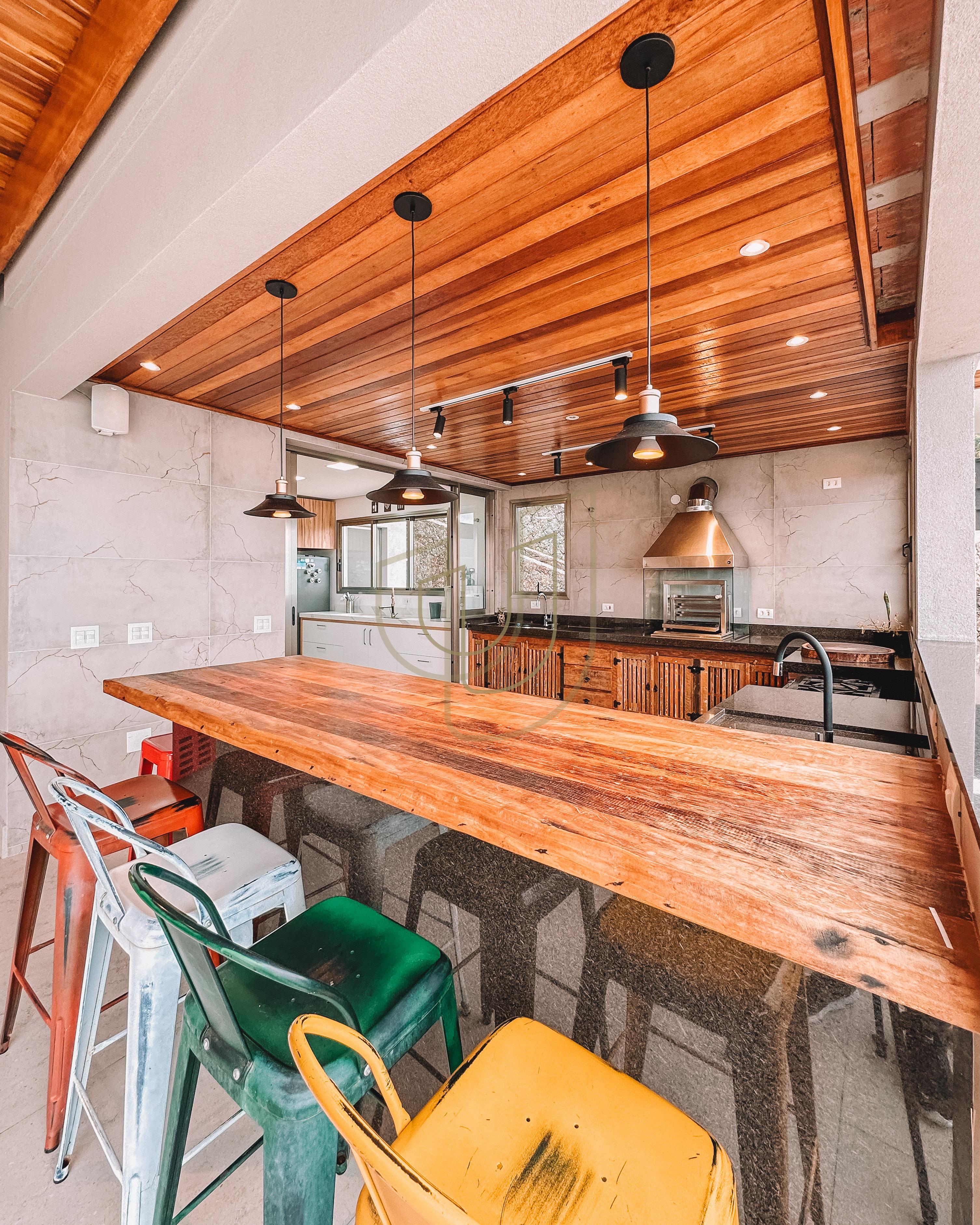 Mans&atilde;o de luxo com arquitetura em meio as rochas com 7 su&iacute;tes em Centro - Ilhabela/SP  Ilhabela - 