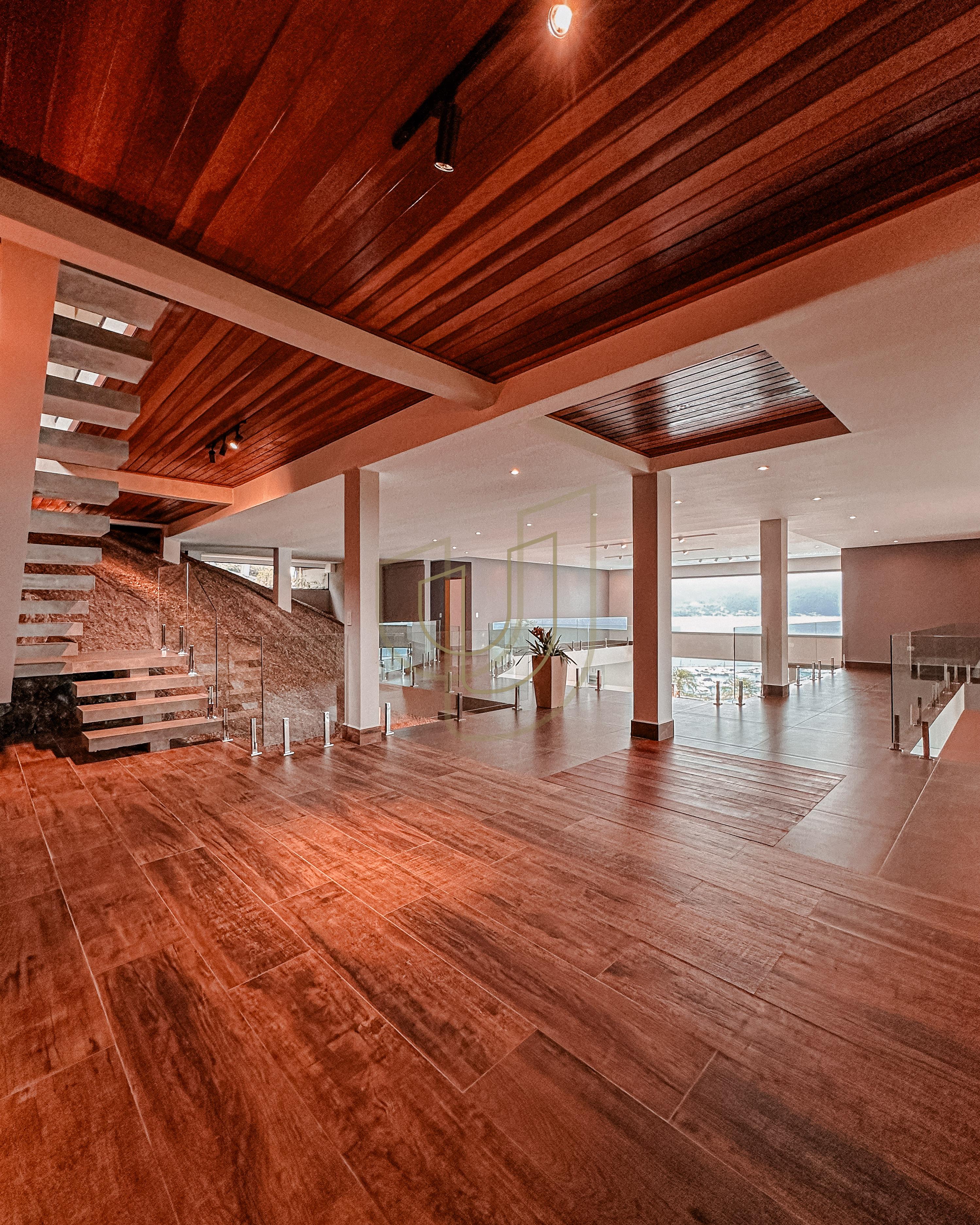 Mans&atilde;o de luxo com arquitetura em meio as rochas com 7 su&iacute;tes em Centro - Ilhabela/SP  Ilhabela - 