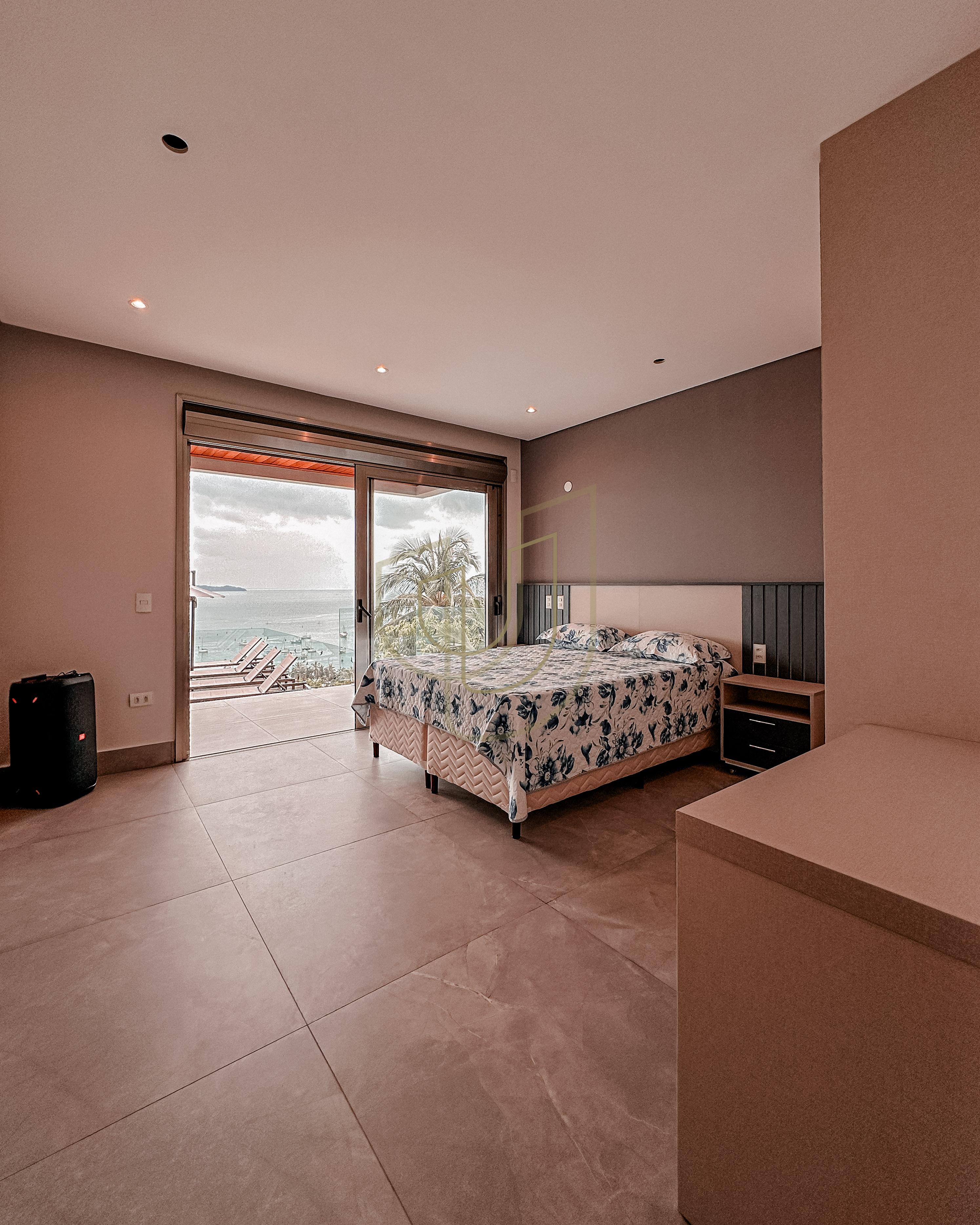 Mans&atilde;o de luxo com arquitetura em meio as rochas com 7 su&iacute;tes em Centro - Ilhabela/SP  Ilhabela - 