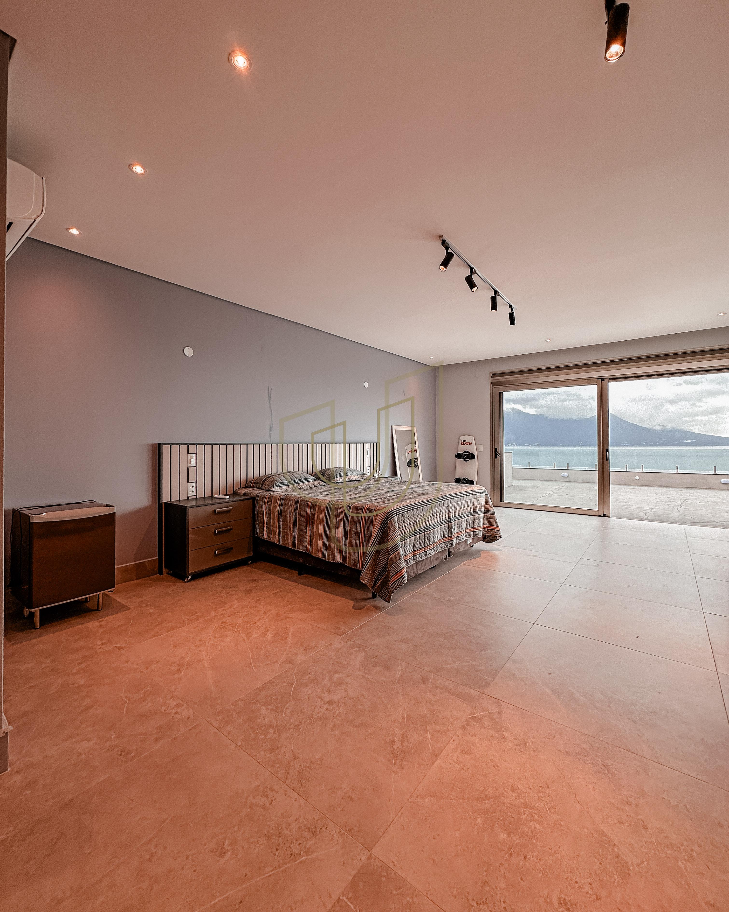 Mans&atilde;o de luxo com arquitetura em meio as rochas com 7 su&iacute;tes em Centro - Ilhabela/SP  Ilhabela - 