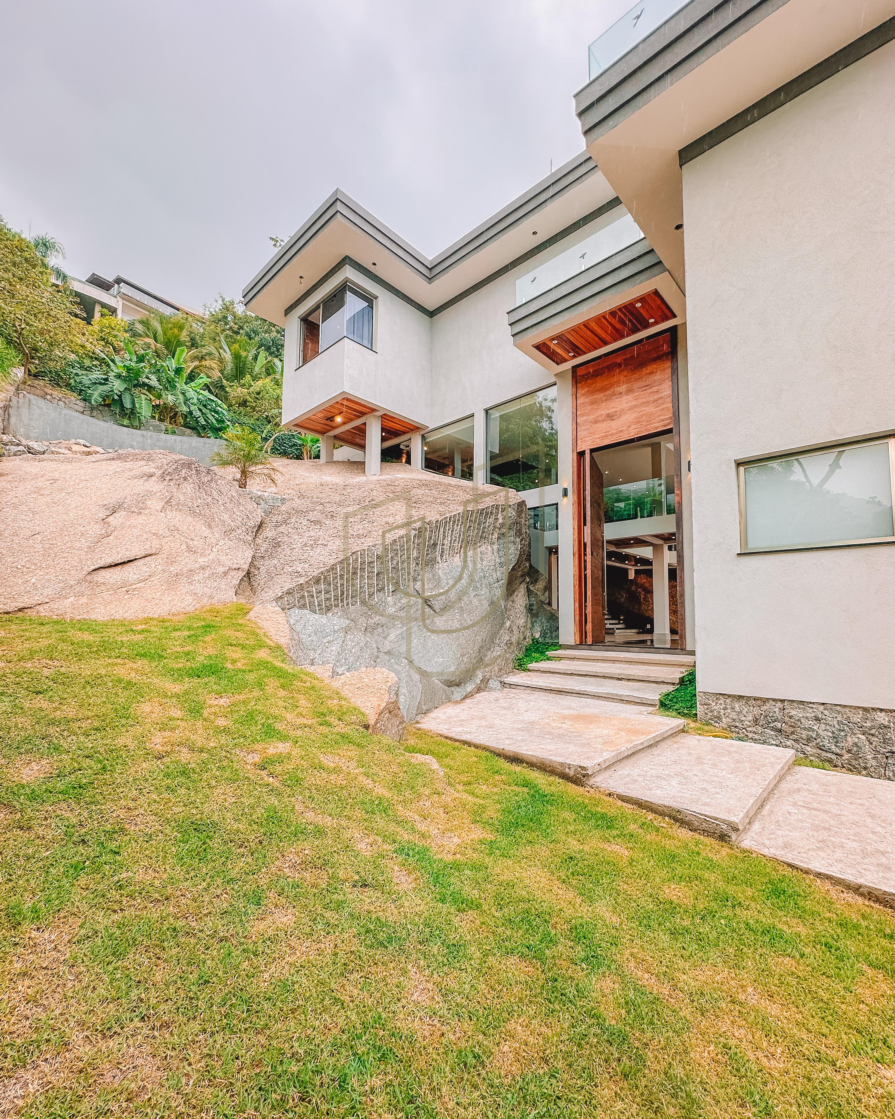 Mans&atilde;o de luxo com arquitetura em meio as rochas com 7 su&iacute;tes em Centro - Ilhabela/SP  Ilhabela - 