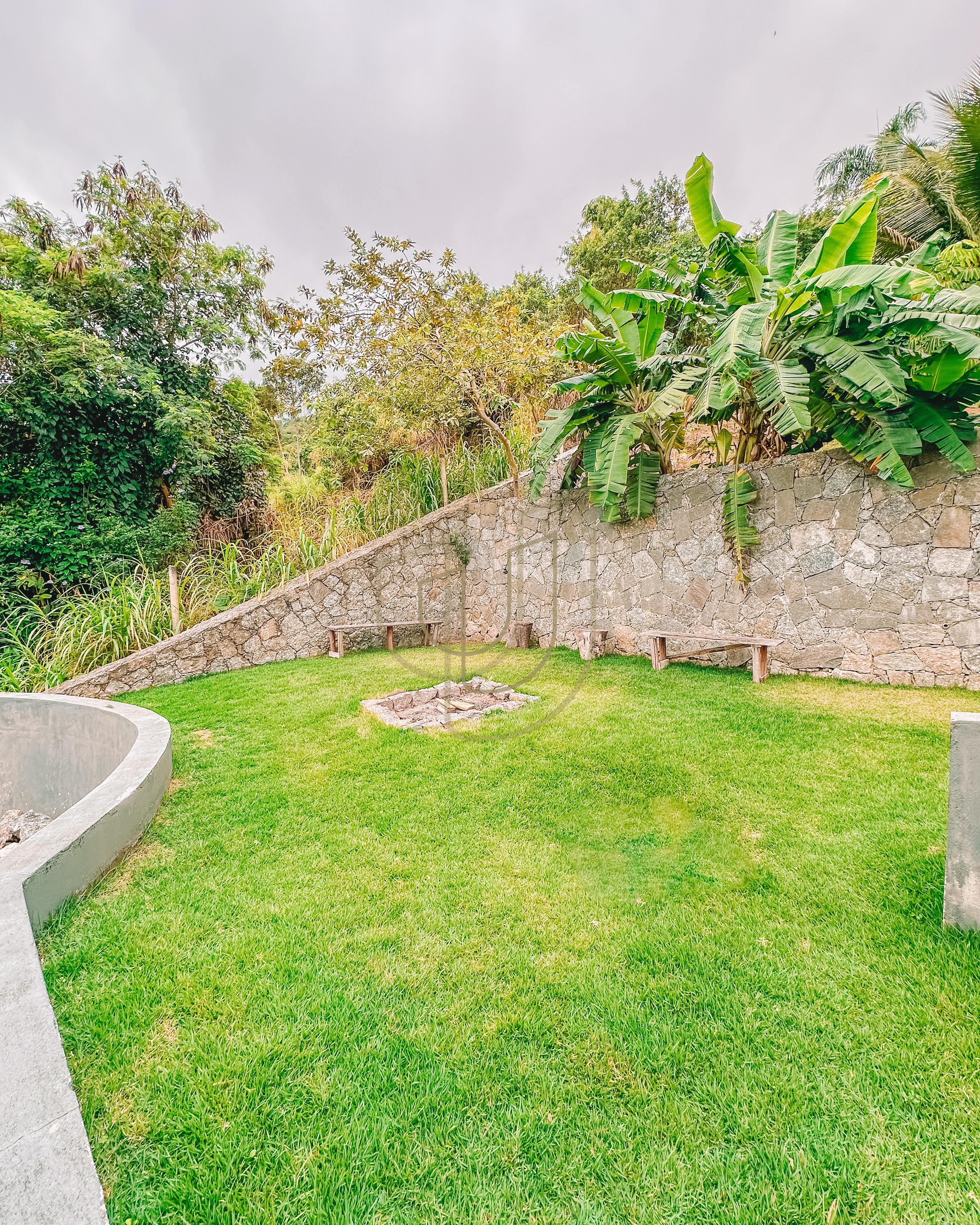 Mans&atilde;o de luxo com arquitetura em meio as rochas com 7 su&iacute;tes em Centro - Ilhabela/SP  Ilhabela - 