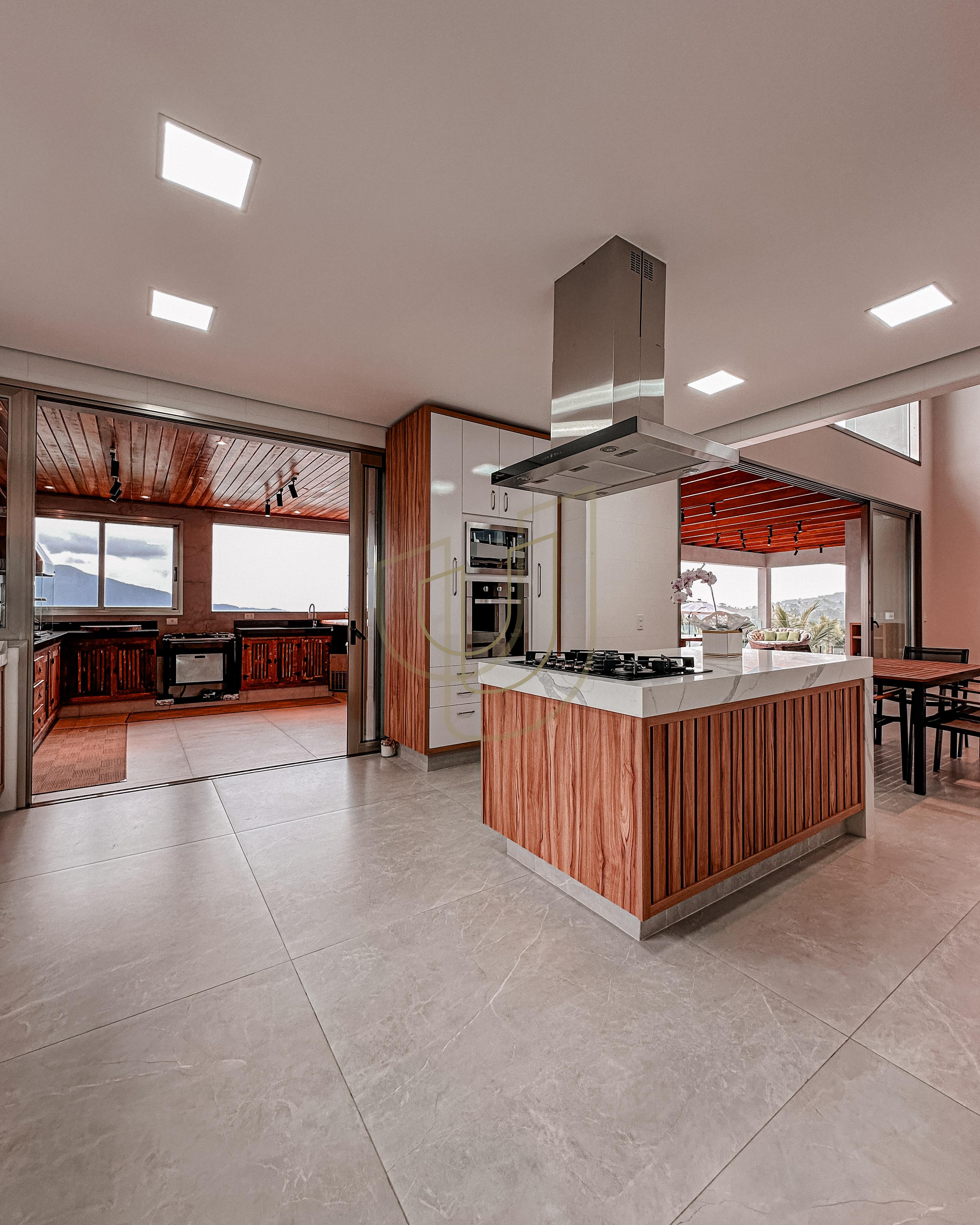 Mans&atilde;o de luxo com arquitetura em meio as rochas com 7 su&iacute;tes em Centro - Ilhabela/SP  Ilhabela - 