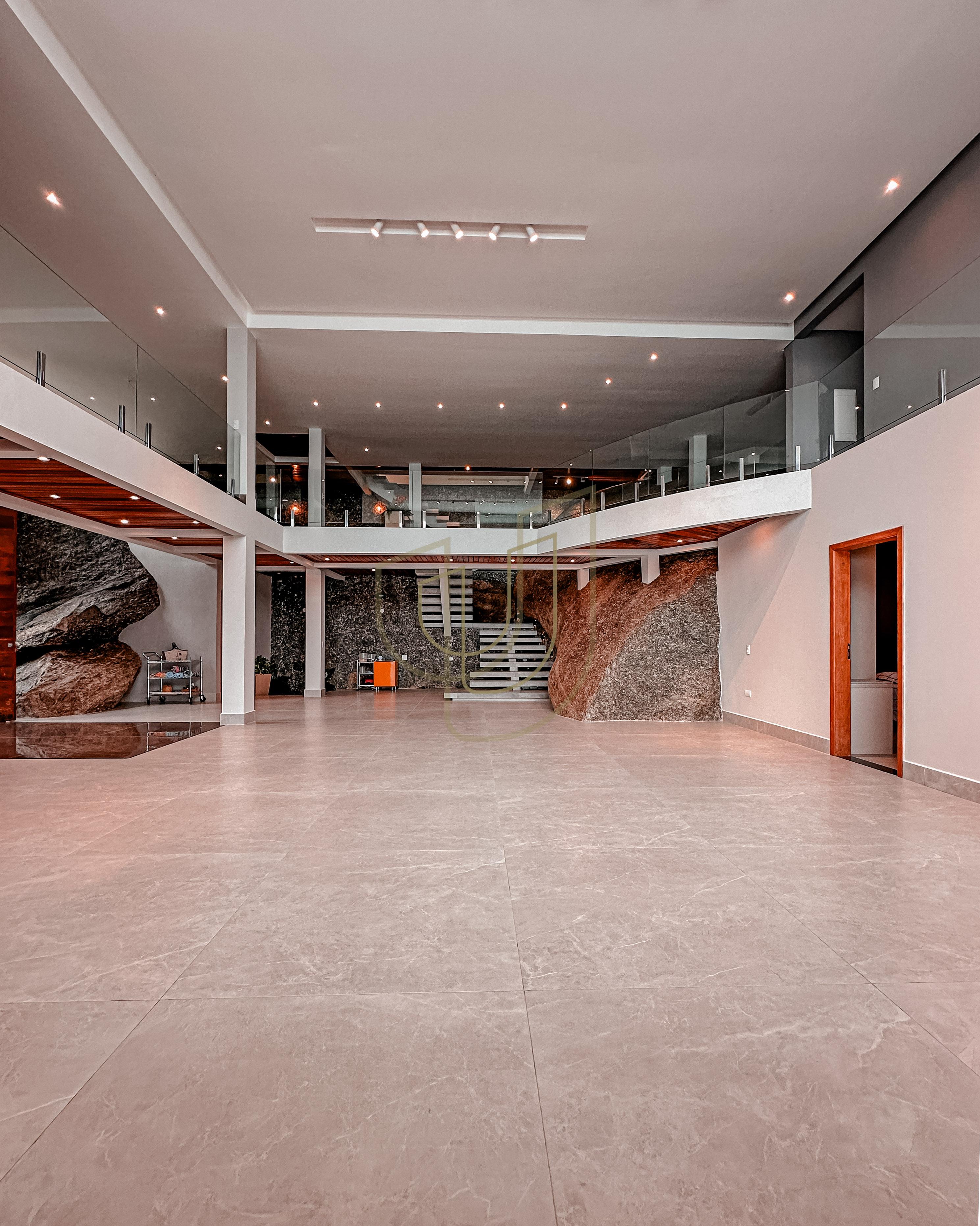 Mans&atilde;o de luxo com arquitetura em meio as rochas com 7 su&iacute;tes em Centro - Ilhabela/SP  Ilhabela - 