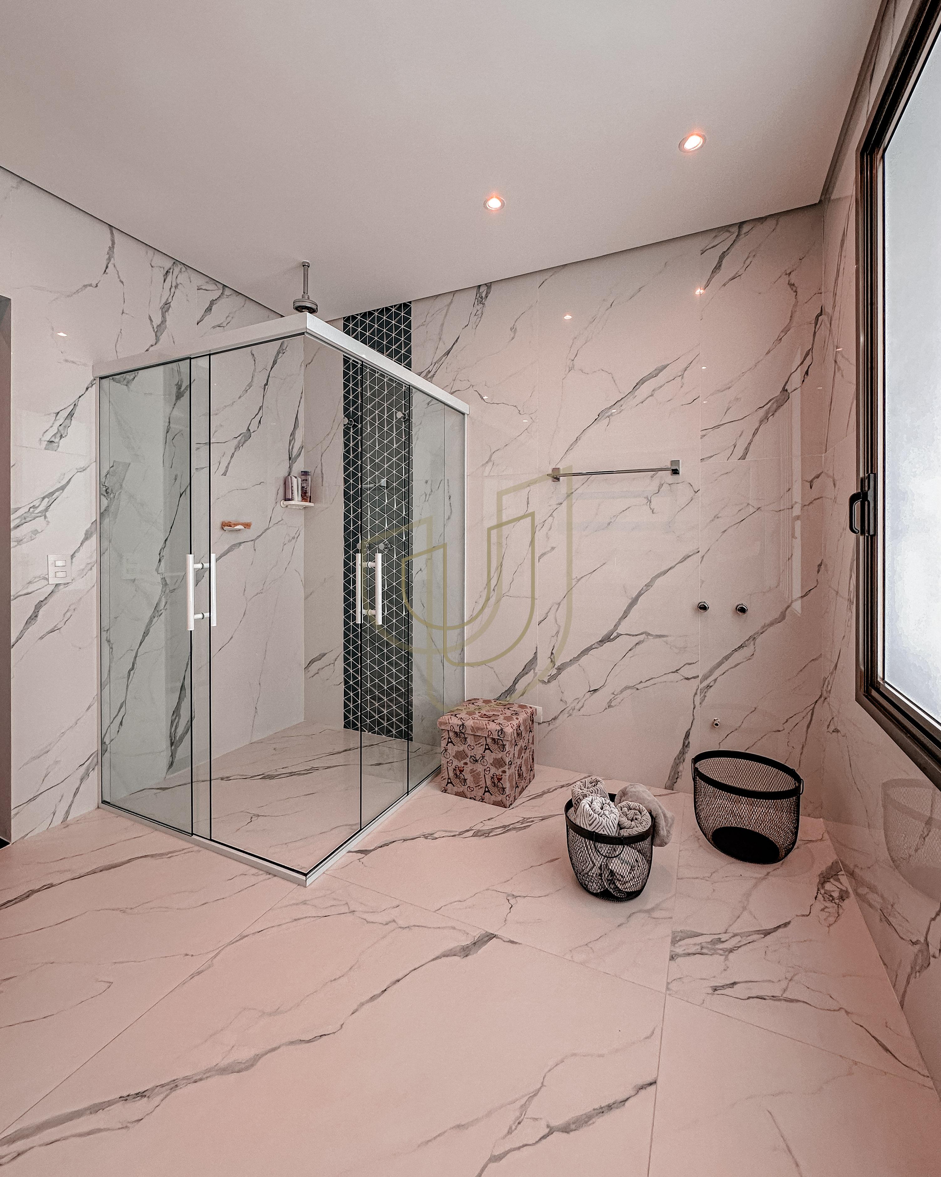 Mans&atilde;o de luxo com arquitetura em meio as rochas com 7 su&iacute;tes em Centro - Ilhabela/SP  Ilhabela - 