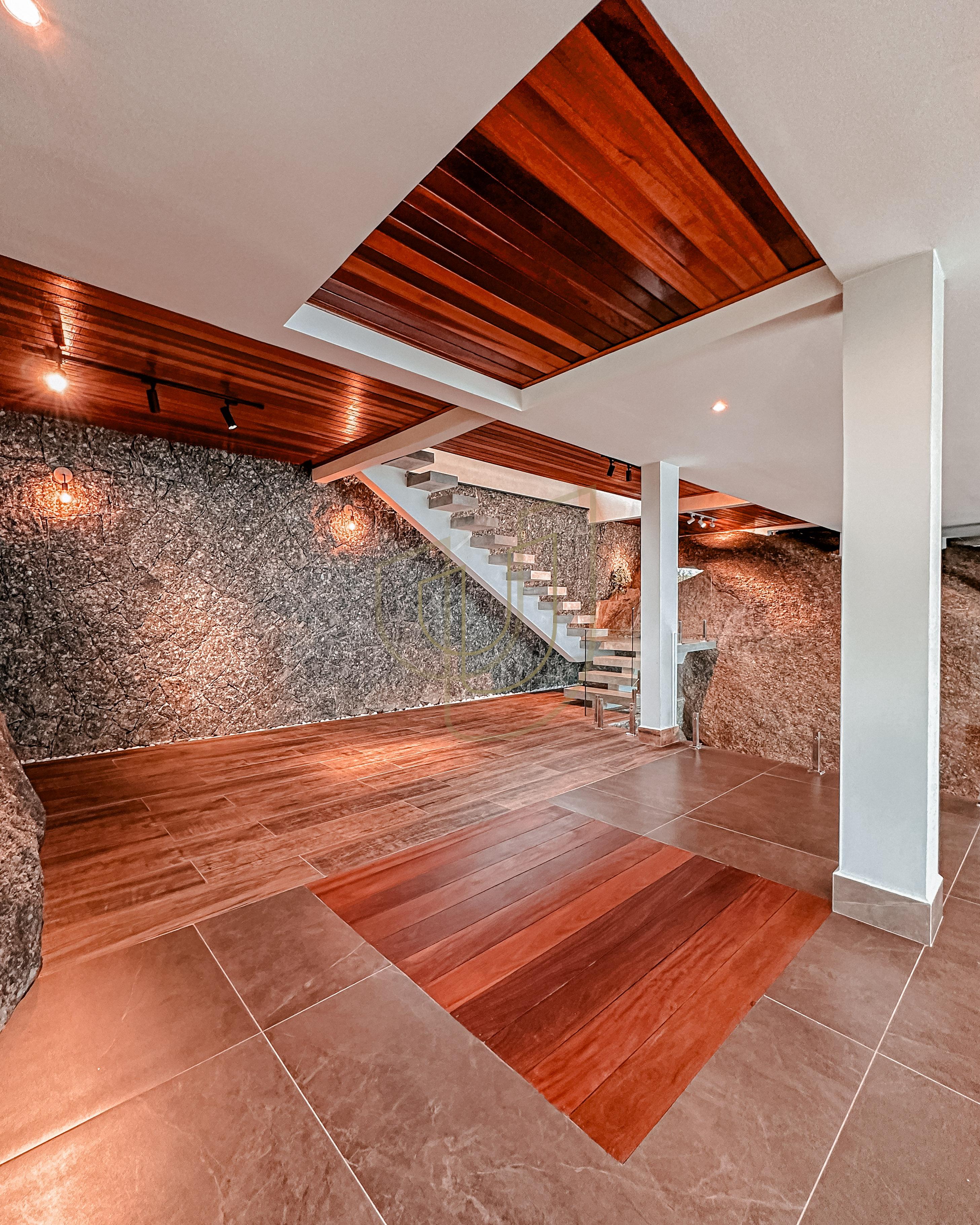 Mans&atilde;o de luxo com arquitetura em meio as rochas com 7 su&iacute;tes em Centro - Ilhabela/SP  Ilhabela - 