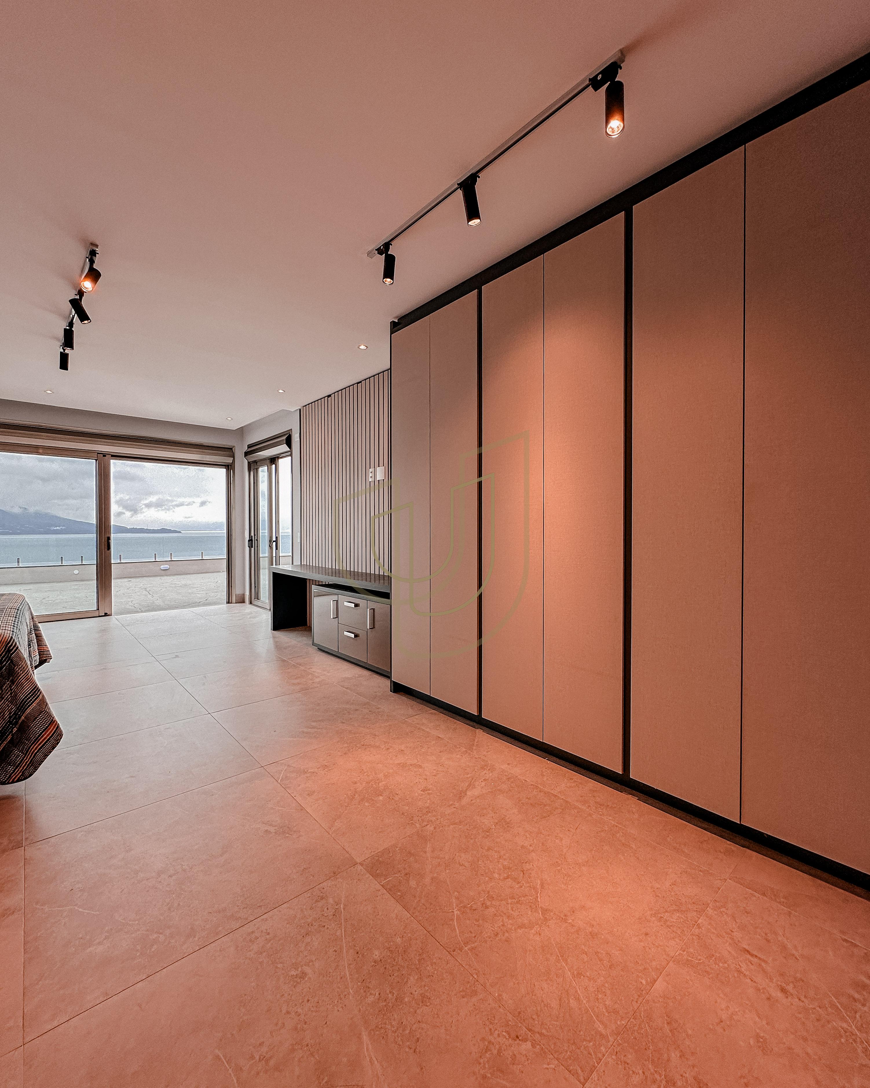 Mans&atilde;o de luxo com arquitetura em meio as rochas com 7 su&iacute;tes em Centro - Ilhabela/SP  Ilhabela - 