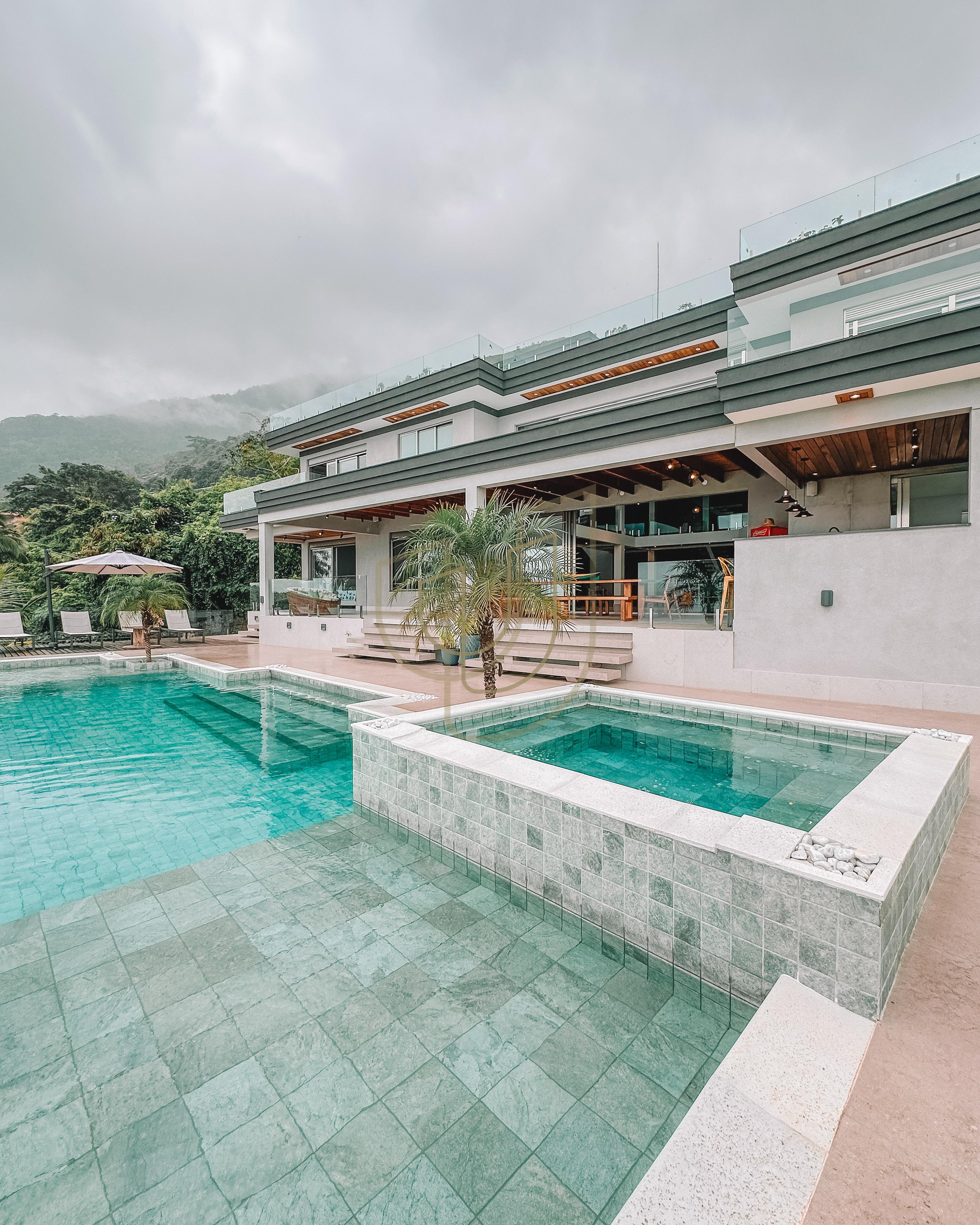 Mans&atilde;o de luxo com arquitetura em meio as rochas com 7 su&iacute;tes em Centro - Ilhabela/SP  Ilhabela - 