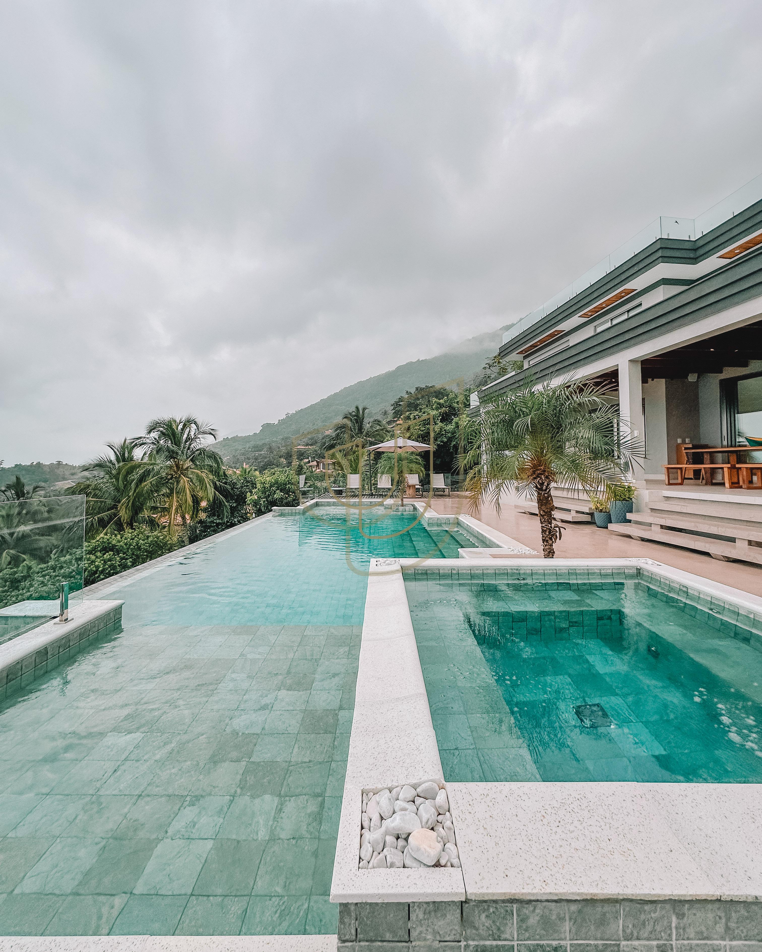 Mans&atilde;o de luxo com arquitetura em meio as rochas com 7 su&iacute;tes em Centro - Ilhabela/SP  Ilhabela - 