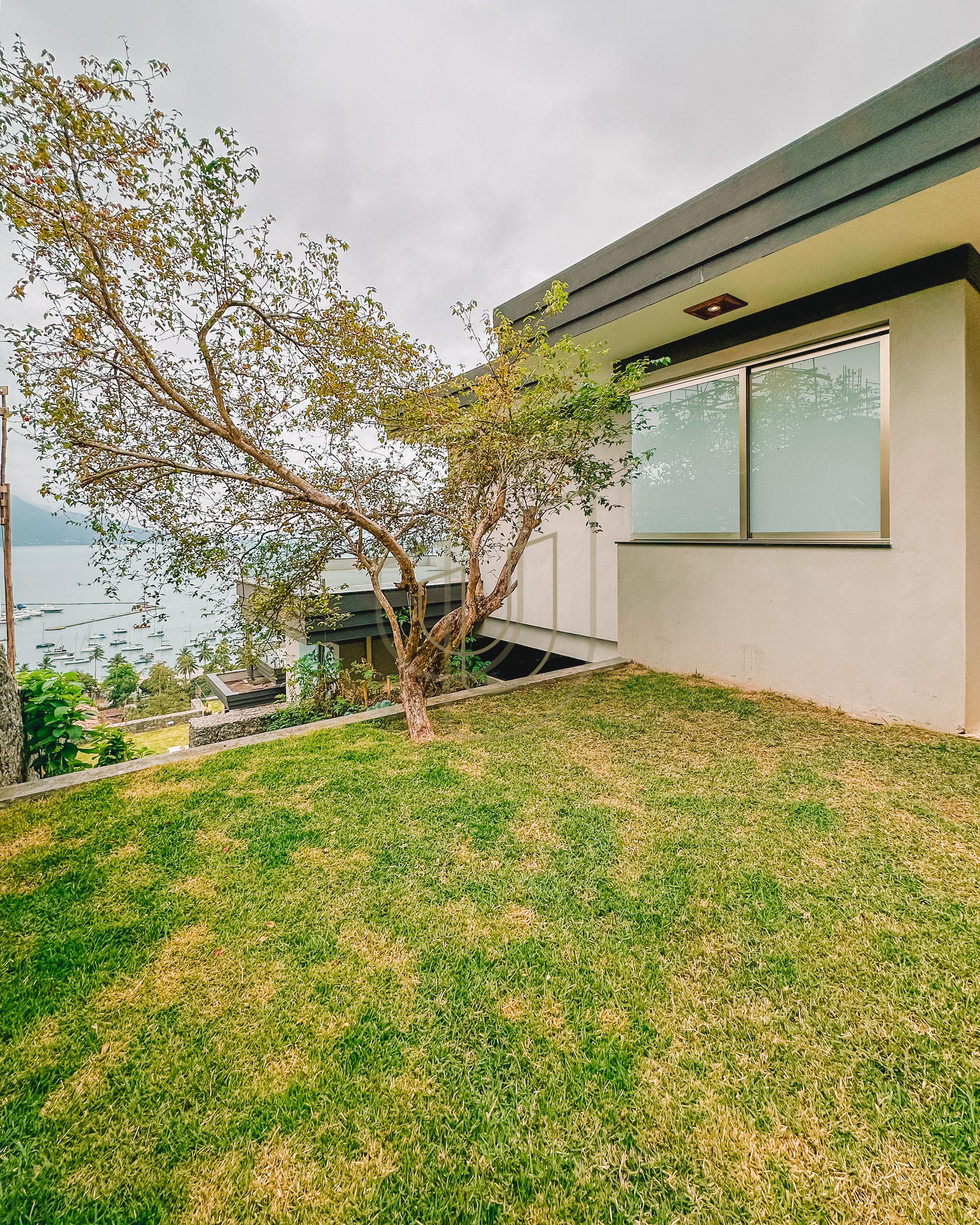 Mans&atilde;o de luxo com arquitetura em meio as rochas com 7 su&iacute;tes em Centro - Ilhabela/SP  Ilhabela - 