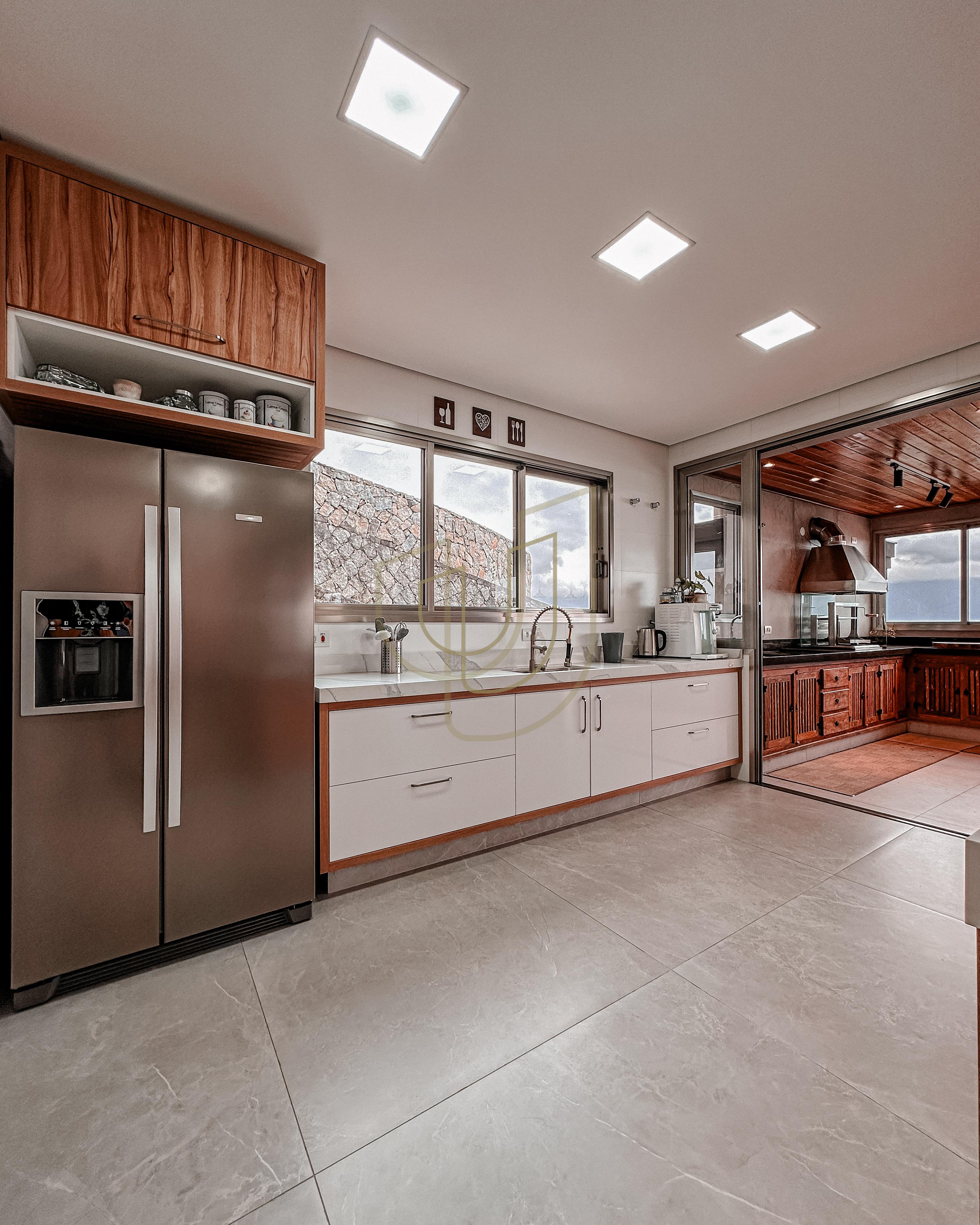 Mans&atilde;o de luxo com arquitetura em meio as rochas com 7 su&iacute;tes em Centro - Ilhabela/SP  Ilhabela - 