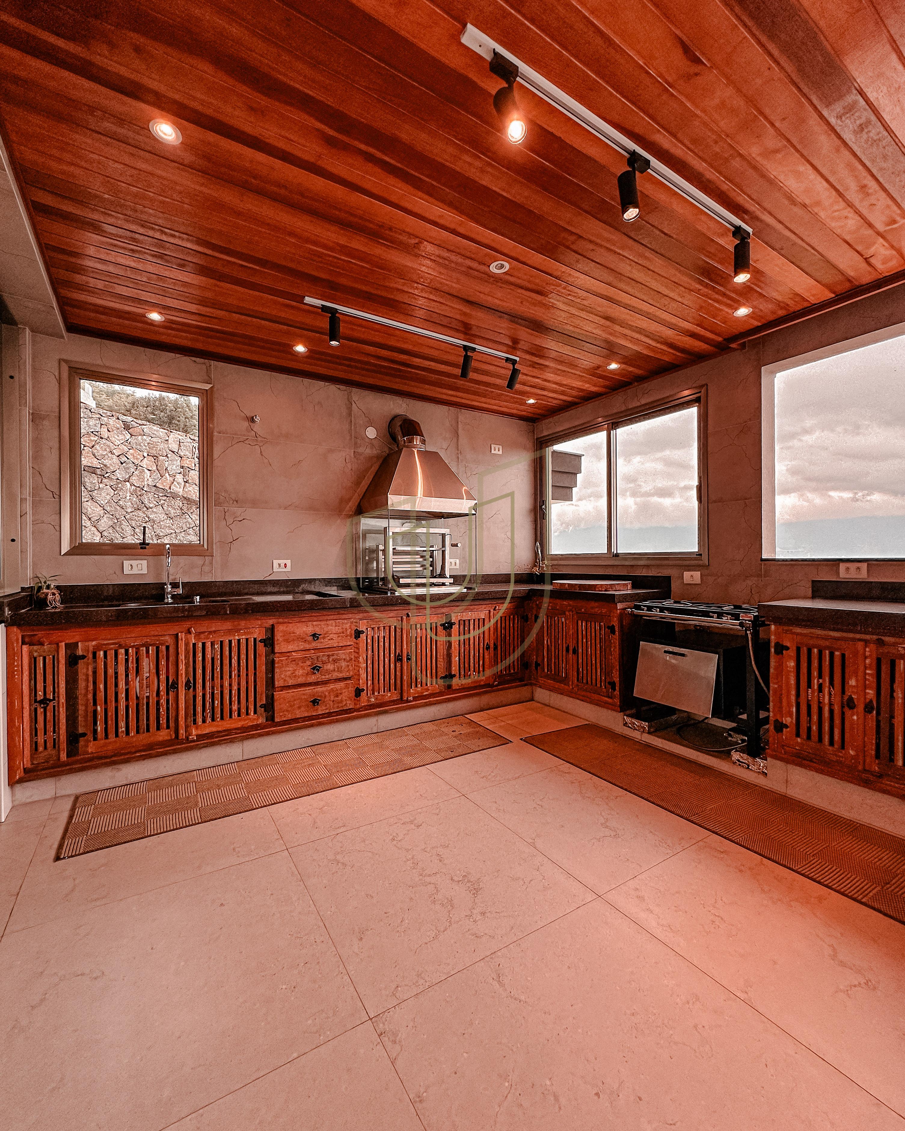 Mans&atilde;o de luxo com arquitetura em meio as rochas com 7 su&iacute;tes em Centro - Ilhabela/SP  Ilhabela - 