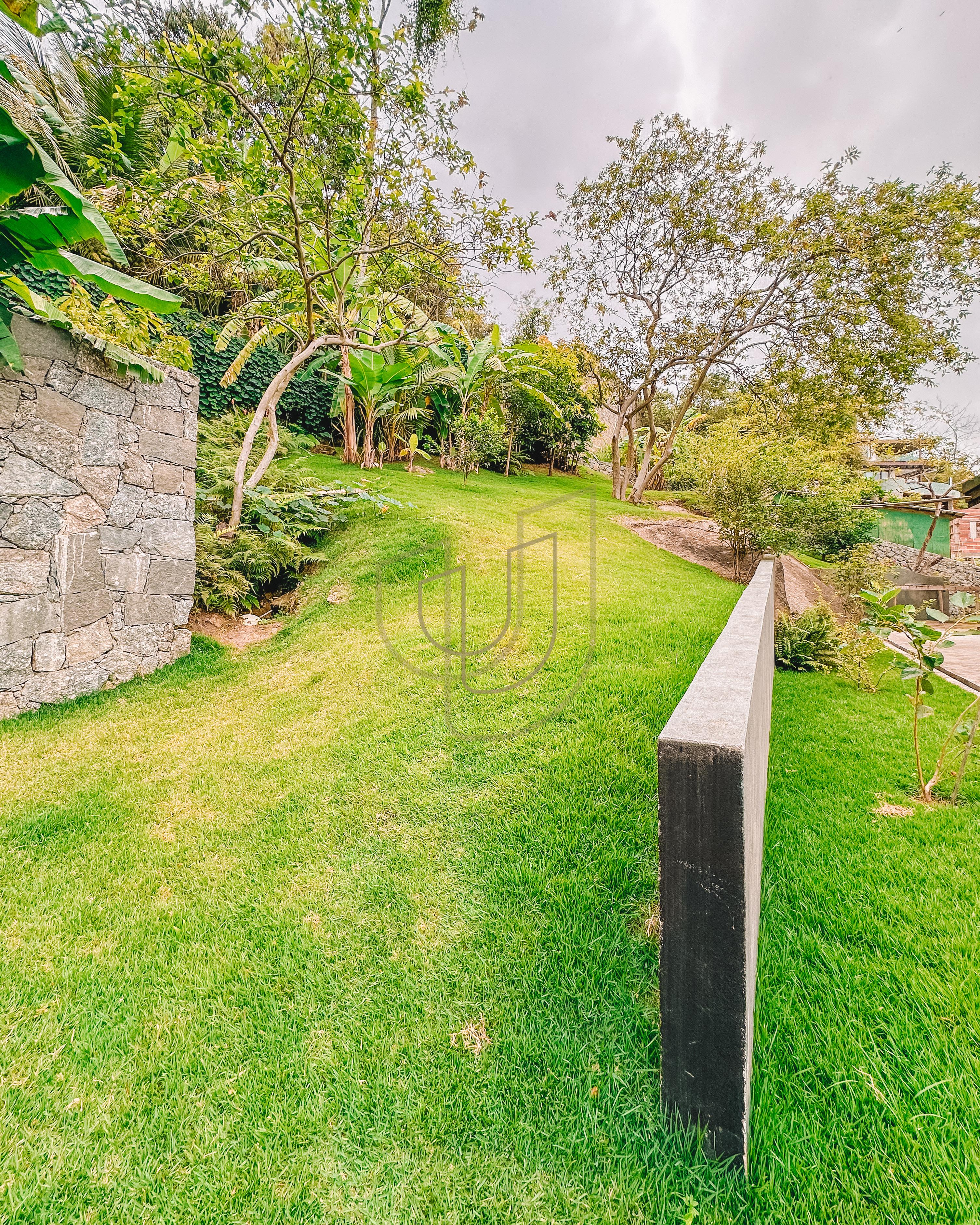 Mans&atilde;o de luxo com arquitetura em meio as rochas com 7 su&iacute;tes em Centro - Ilhabela/SP  Ilhabela - 