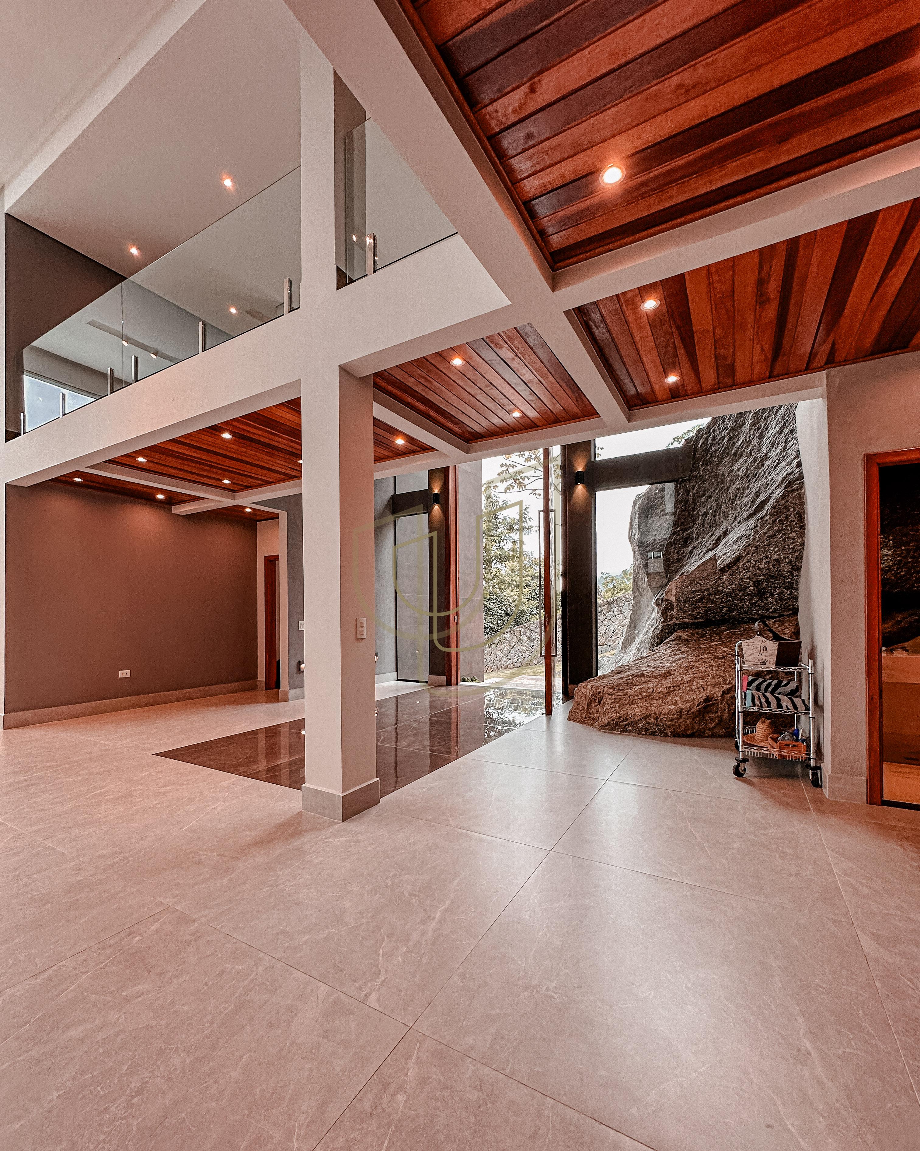 Mans&atilde;o de luxo com arquitetura em meio as rochas com 7 su&iacute;tes em Centro - Ilhabela/SP  Ilhabela - 