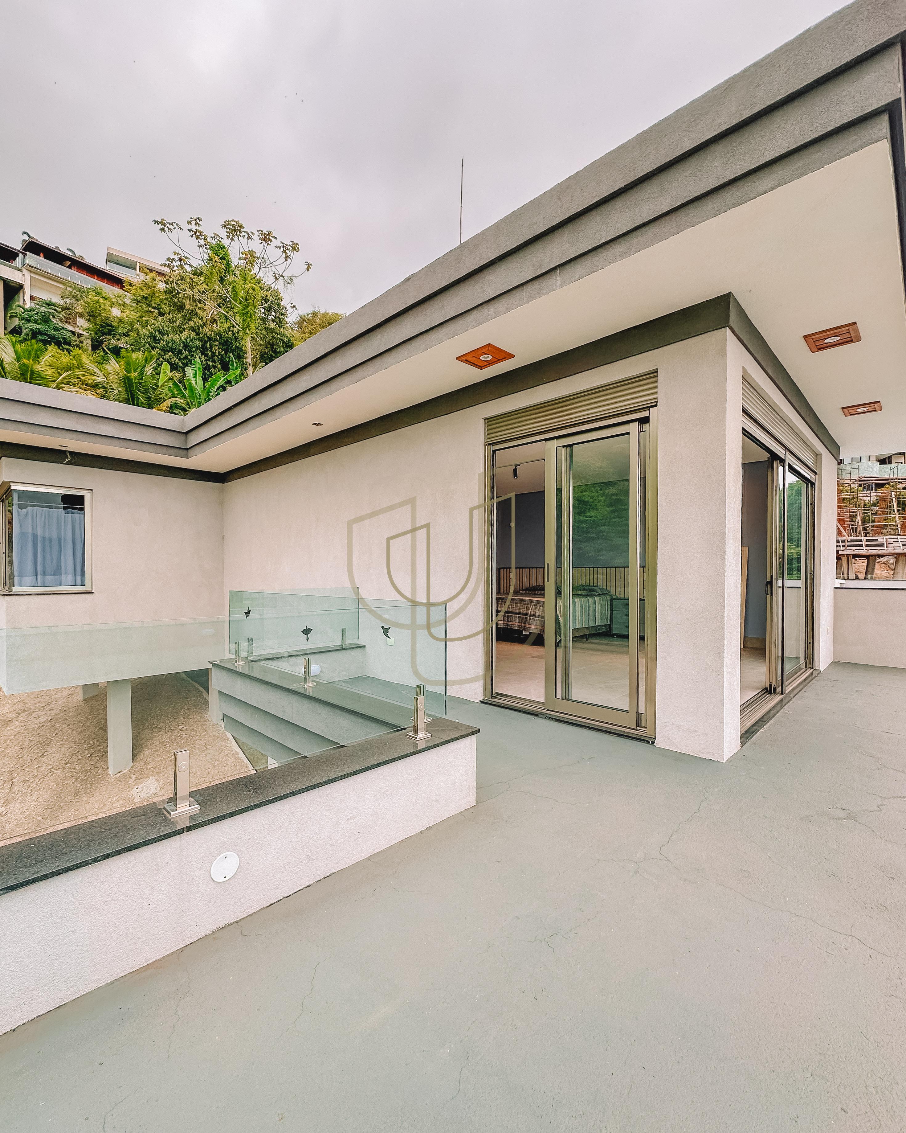 Mans&atilde;o de luxo com arquitetura em meio as rochas com 7 su&iacute;tes em Centro - Ilhabela/SP  Ilhabela - 