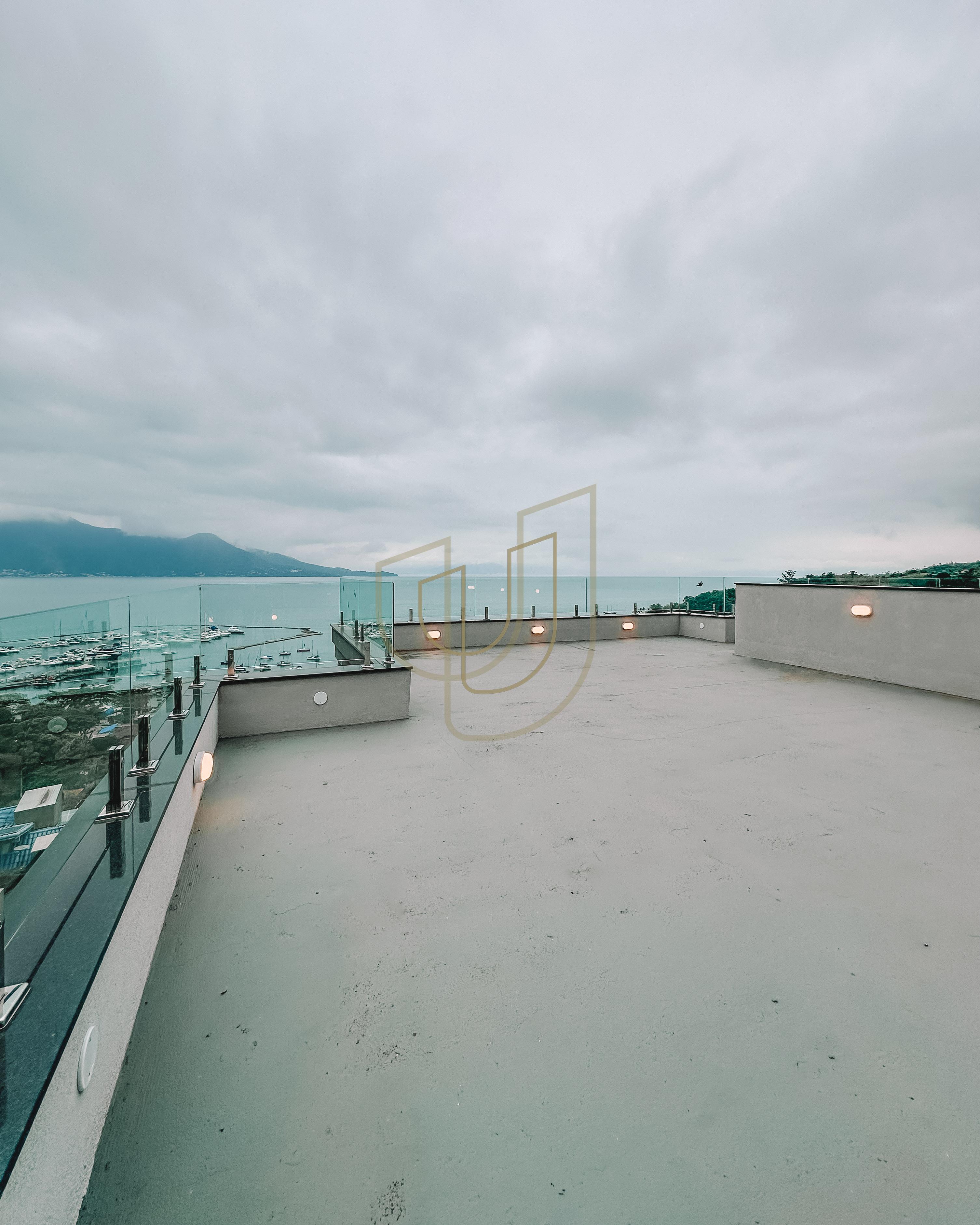 Mans&atilde;o de luxo com arquitetura em meio as rochas com 7 su&iacute;tes em Centro - Ilhabela/SP  Ilhabela - 